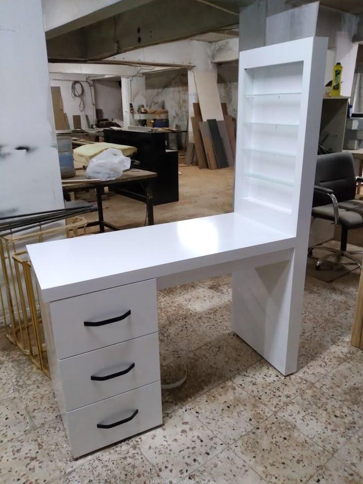 Manicure table