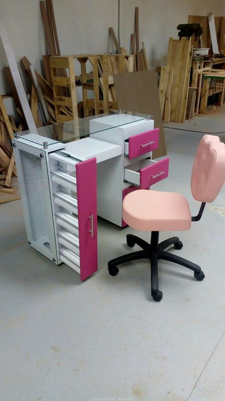 Manicure table