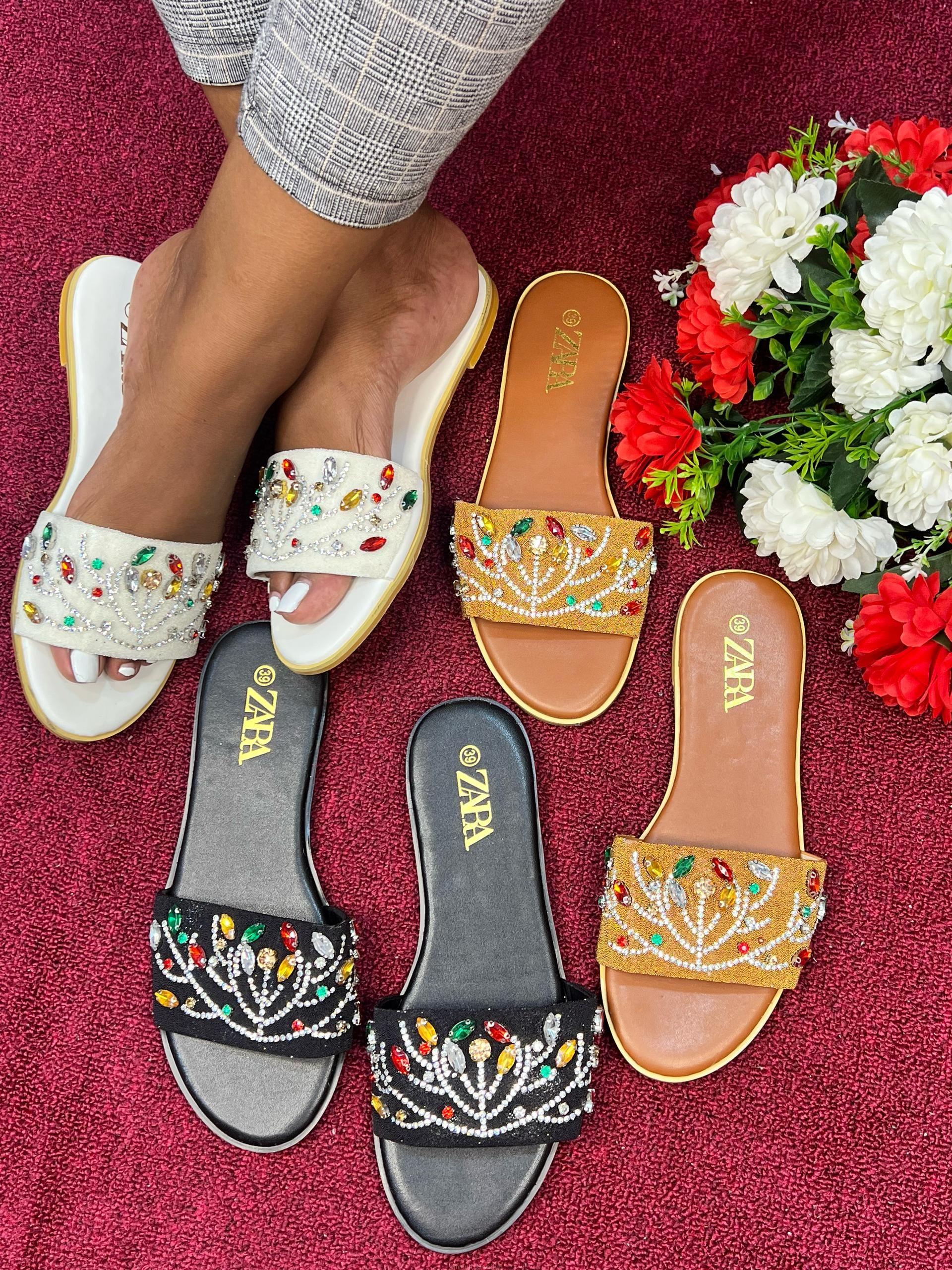 Flat shoes