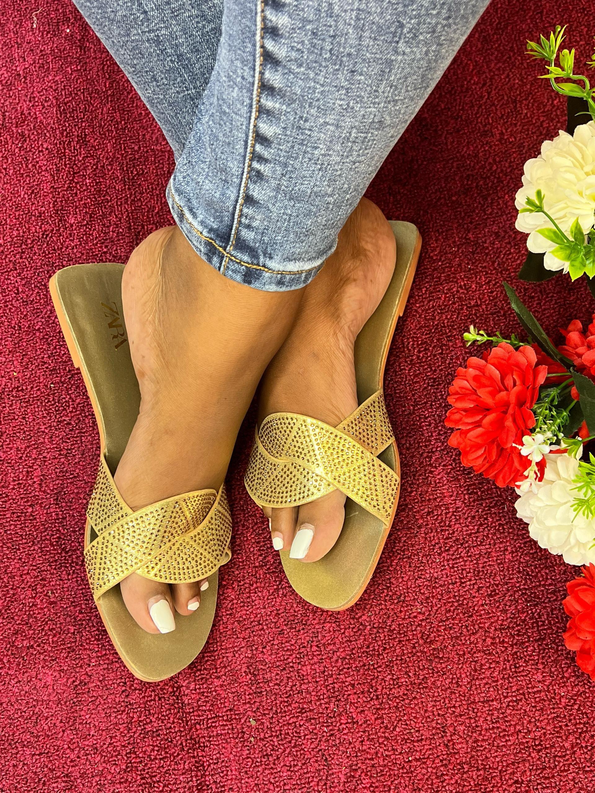 Flat shoes