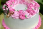 Vanilla and strawberry cakes
