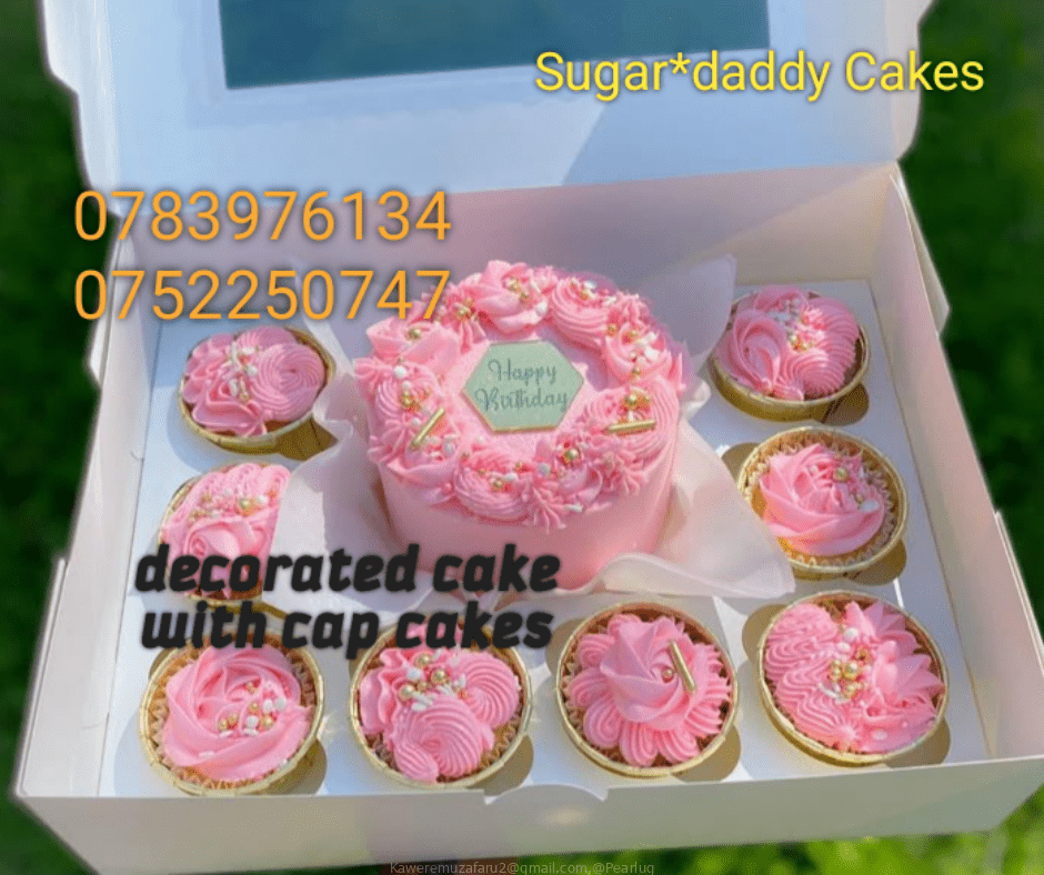Vanilla and strawberry cakes