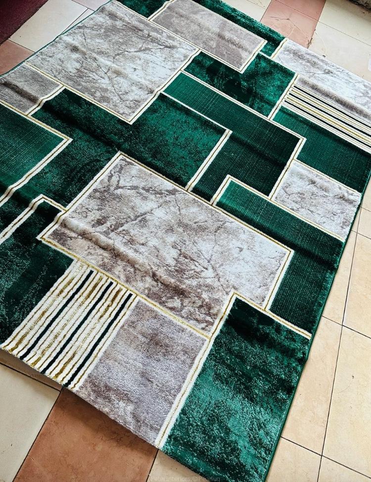 Center Carpets