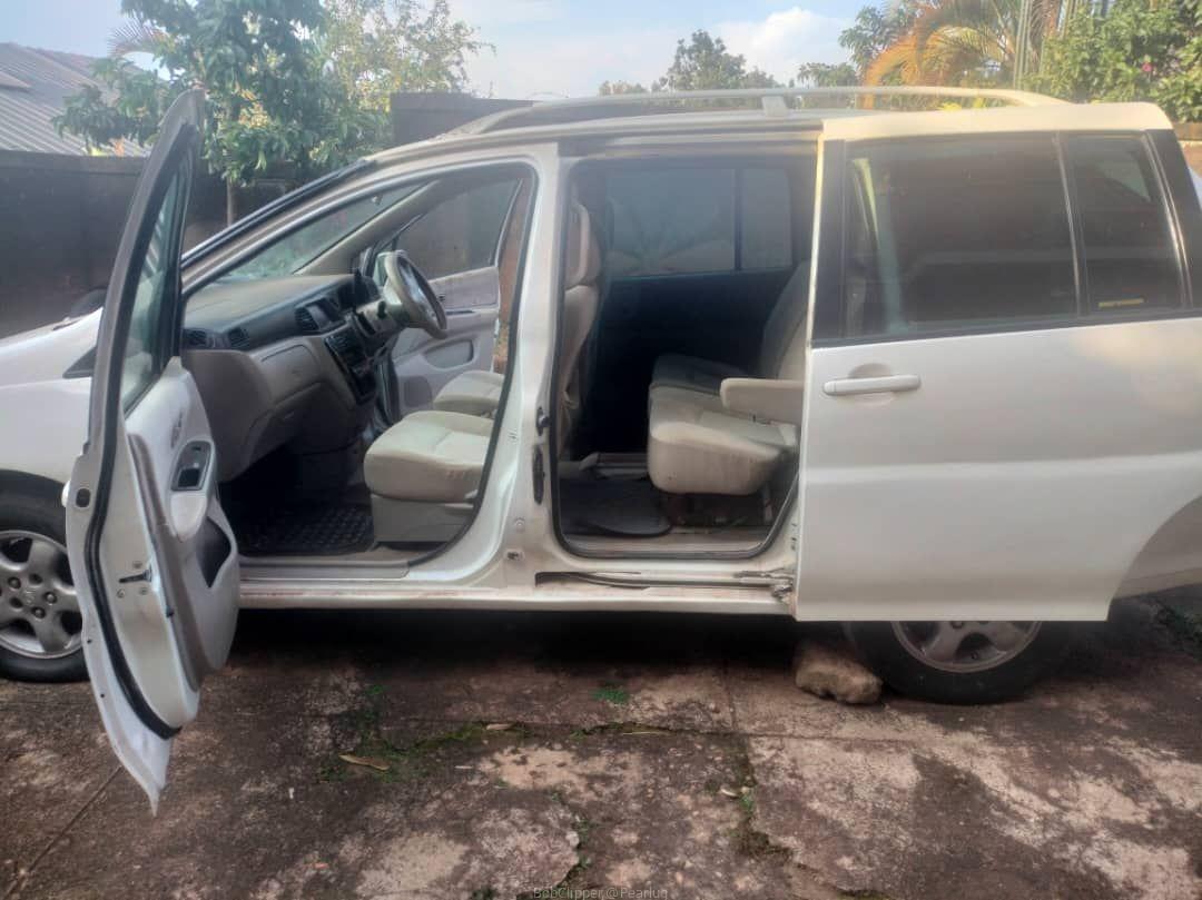 Nissan Liberty 2002 model