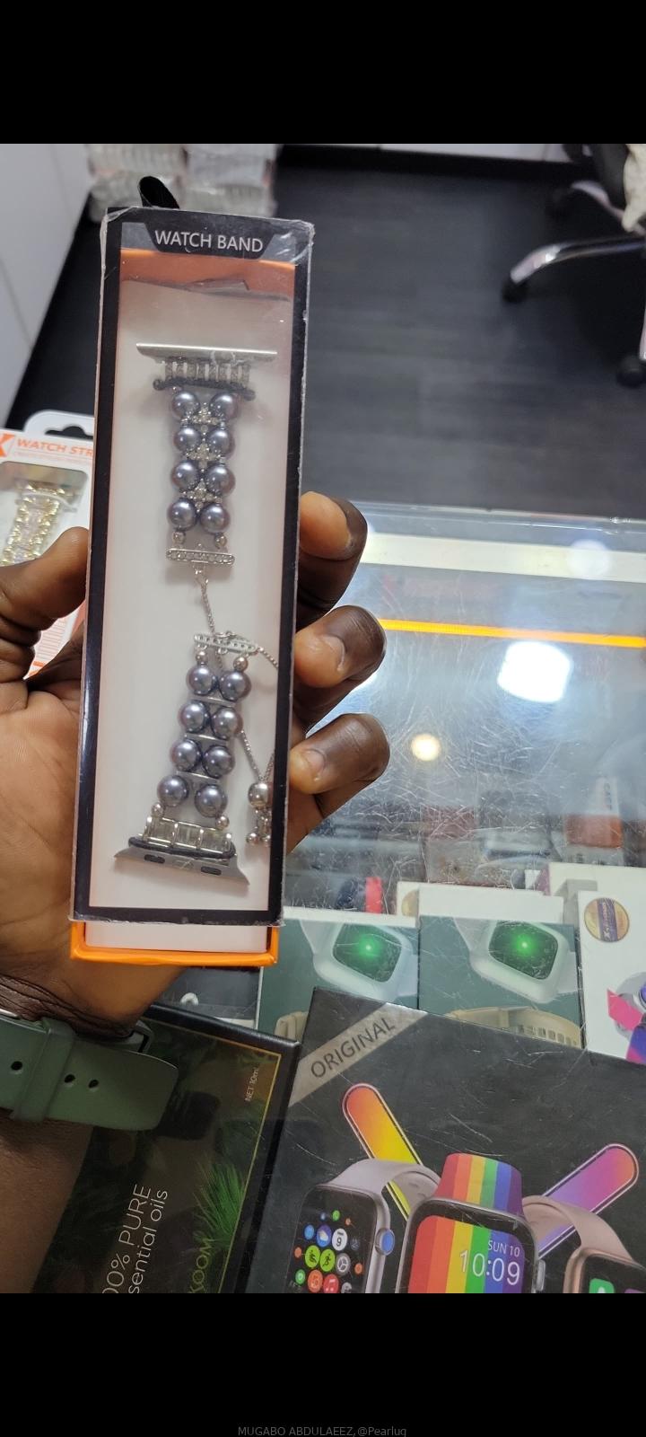 Premium Strap Watches for Men & Women – Affordable & Stylish!