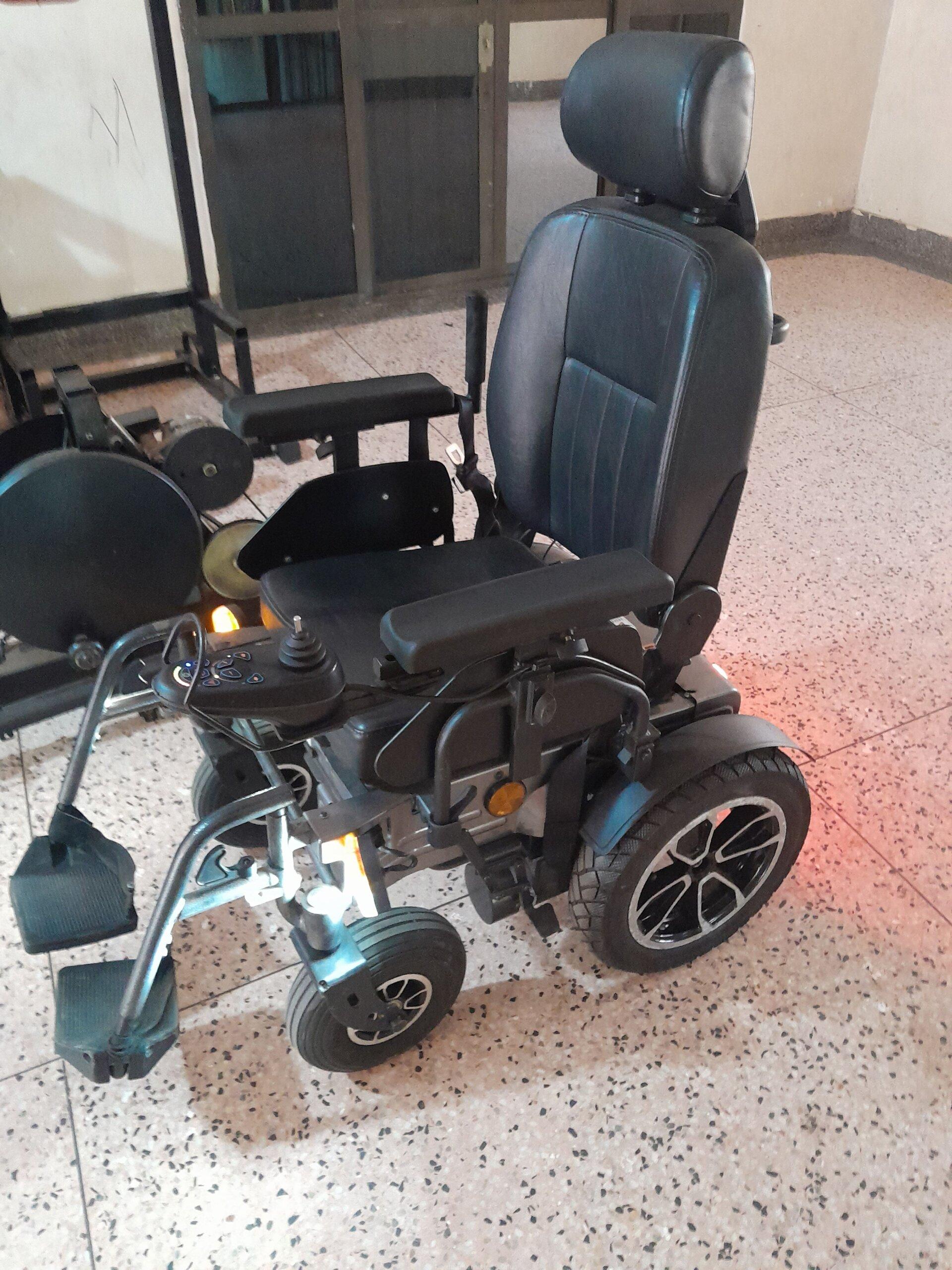 Electric wheelchair