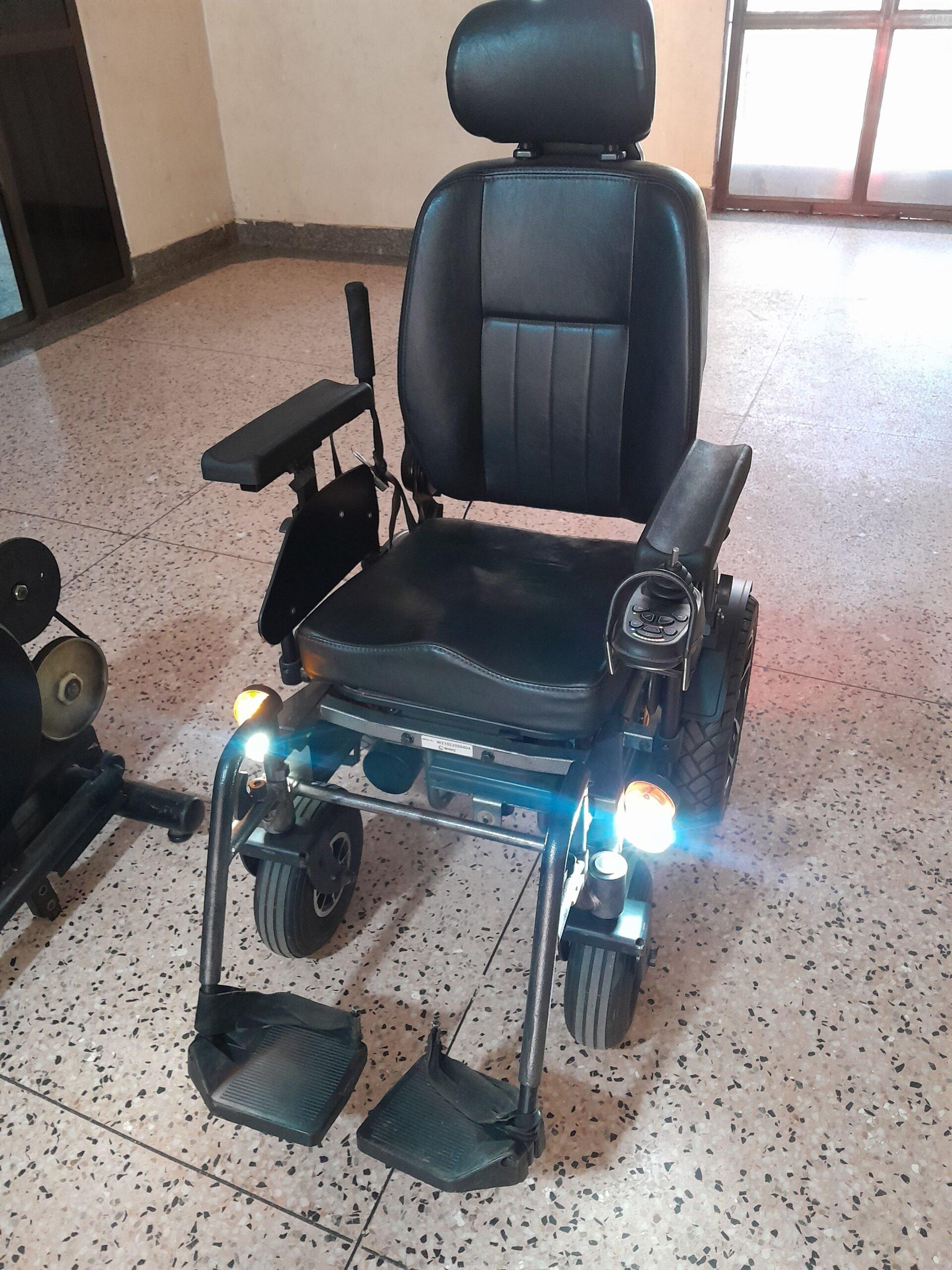 Electric wheelchair