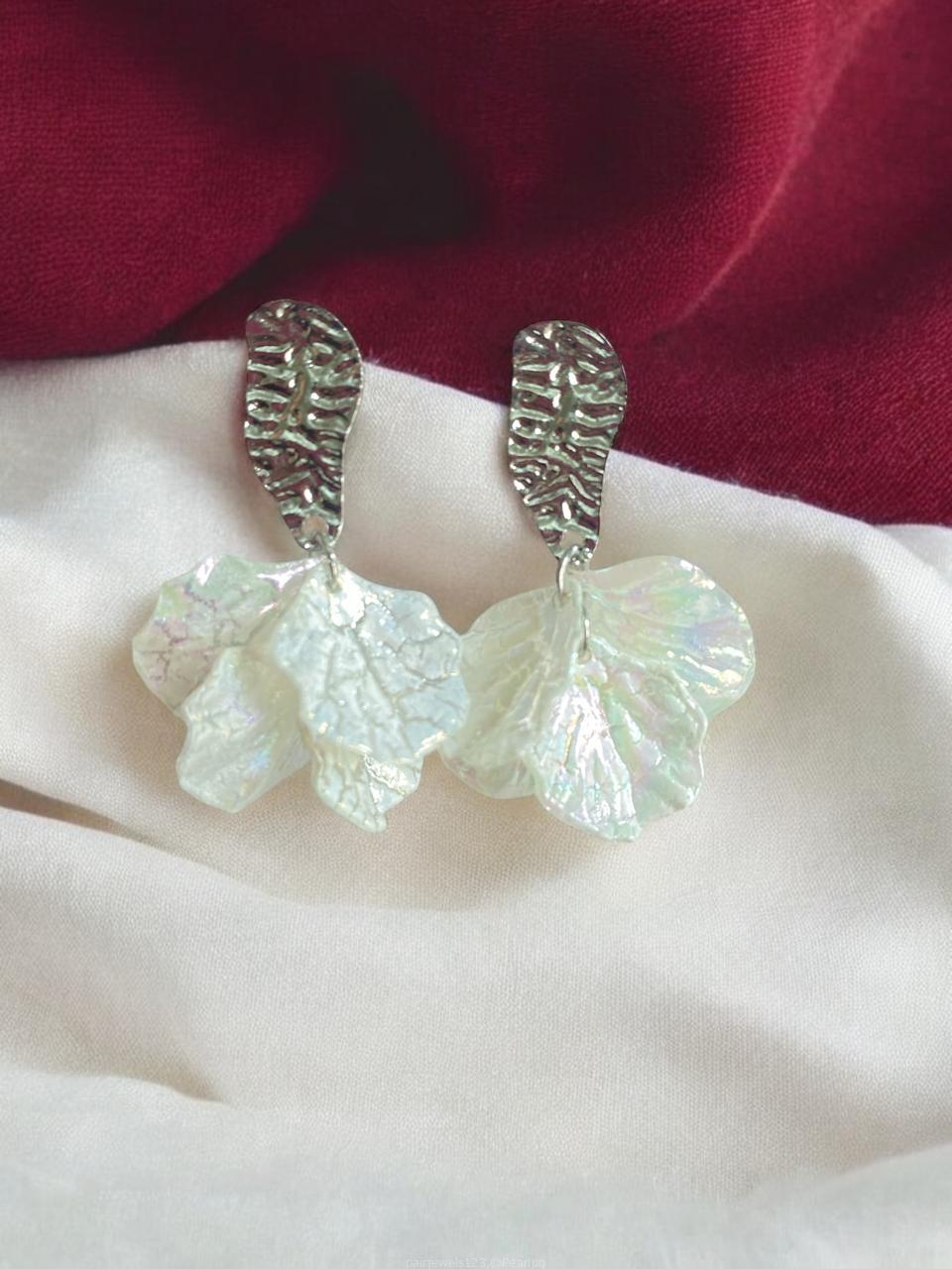 ✨ Elevate Your Style with Our Stunning Earrings! ✨