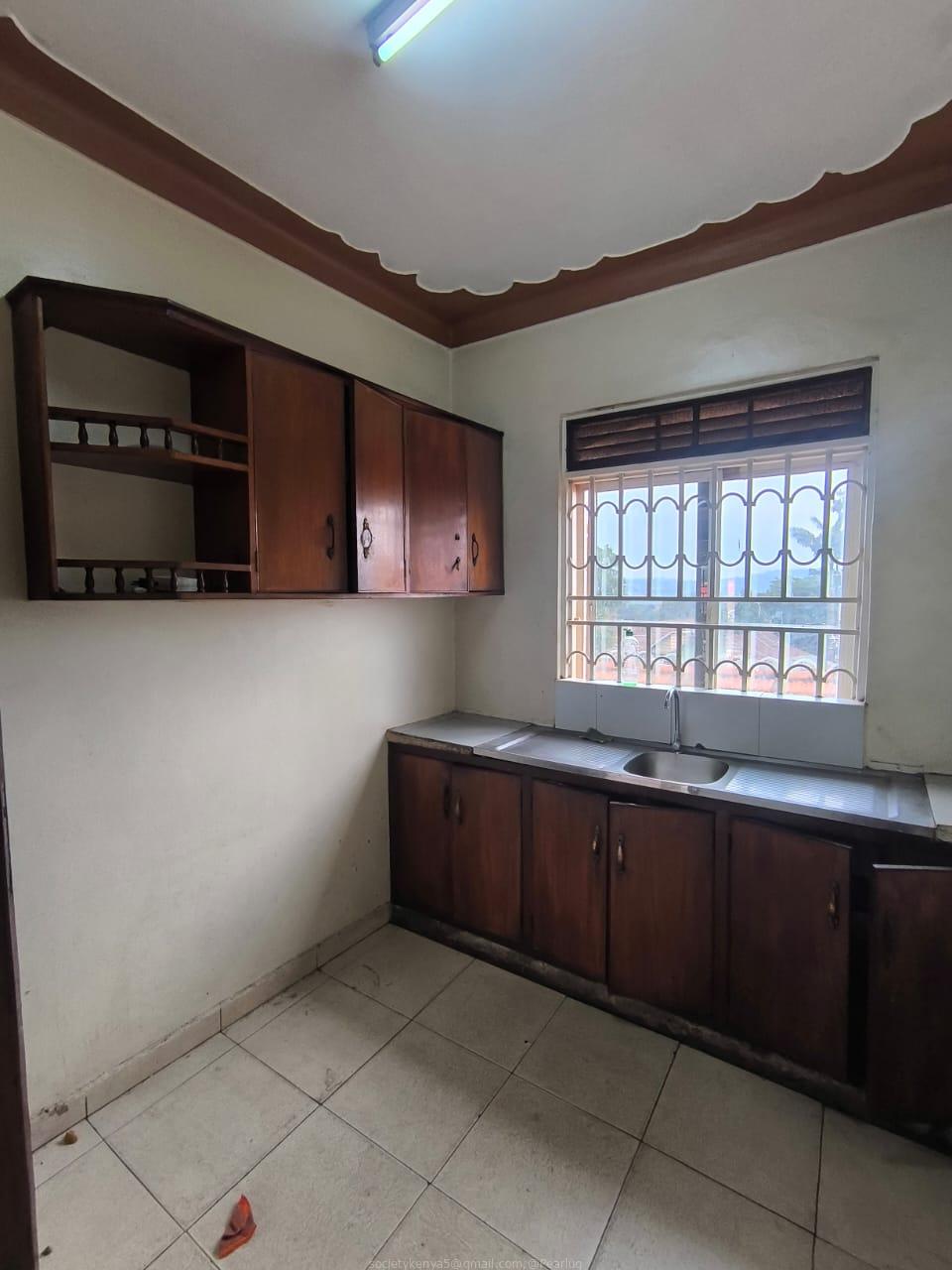 Flat to Rent in Najjanankumbi zone 11, Stella stage opposite NYODO Club Entebbe Road