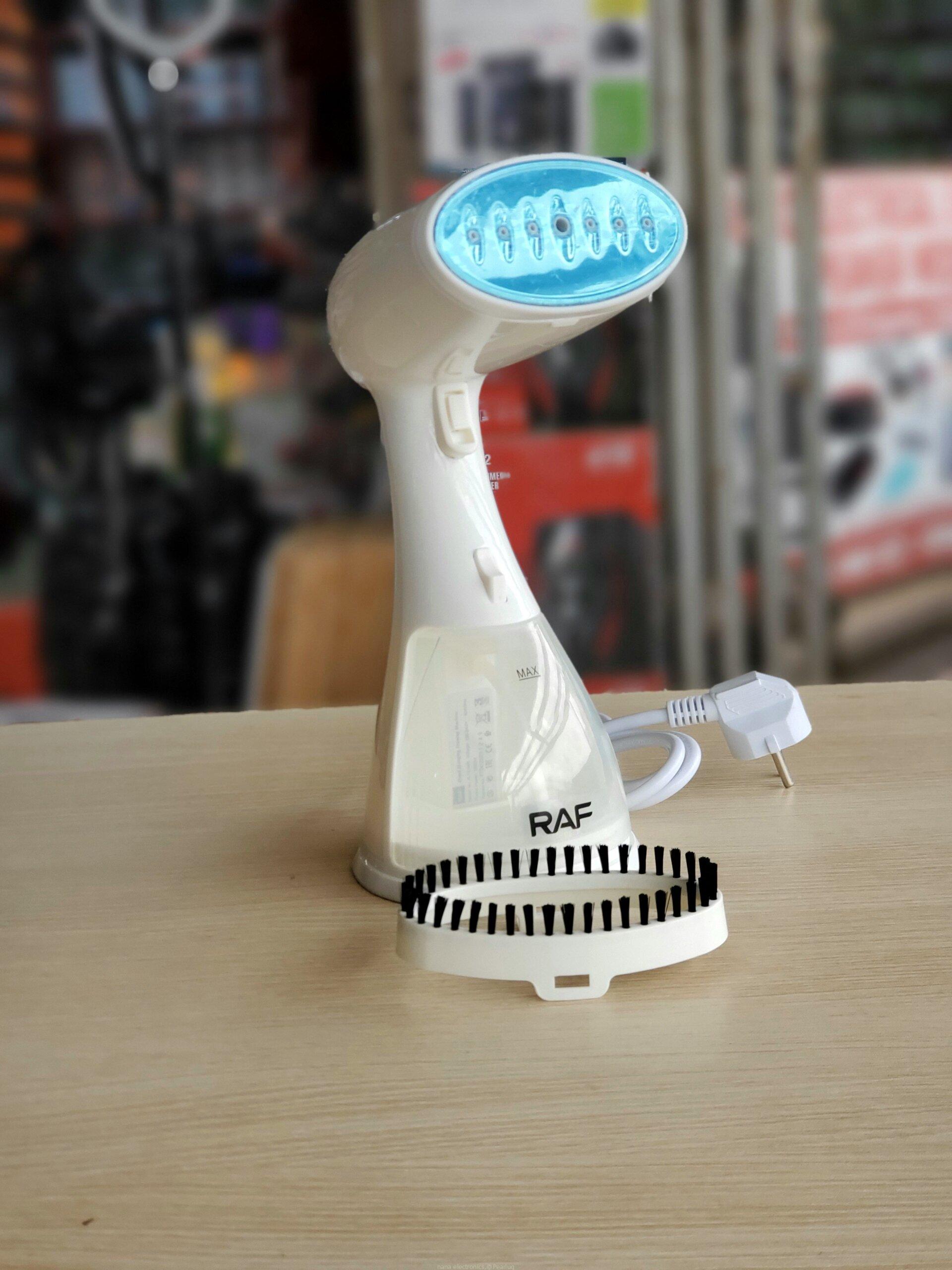 Handheld garment steamer