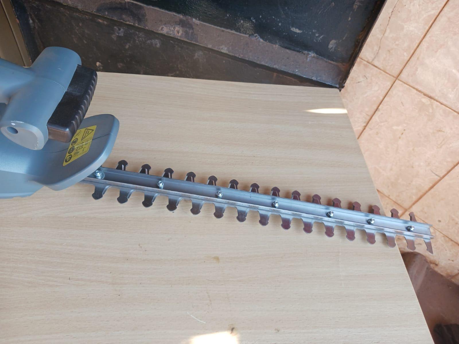 Electric fence trimmer