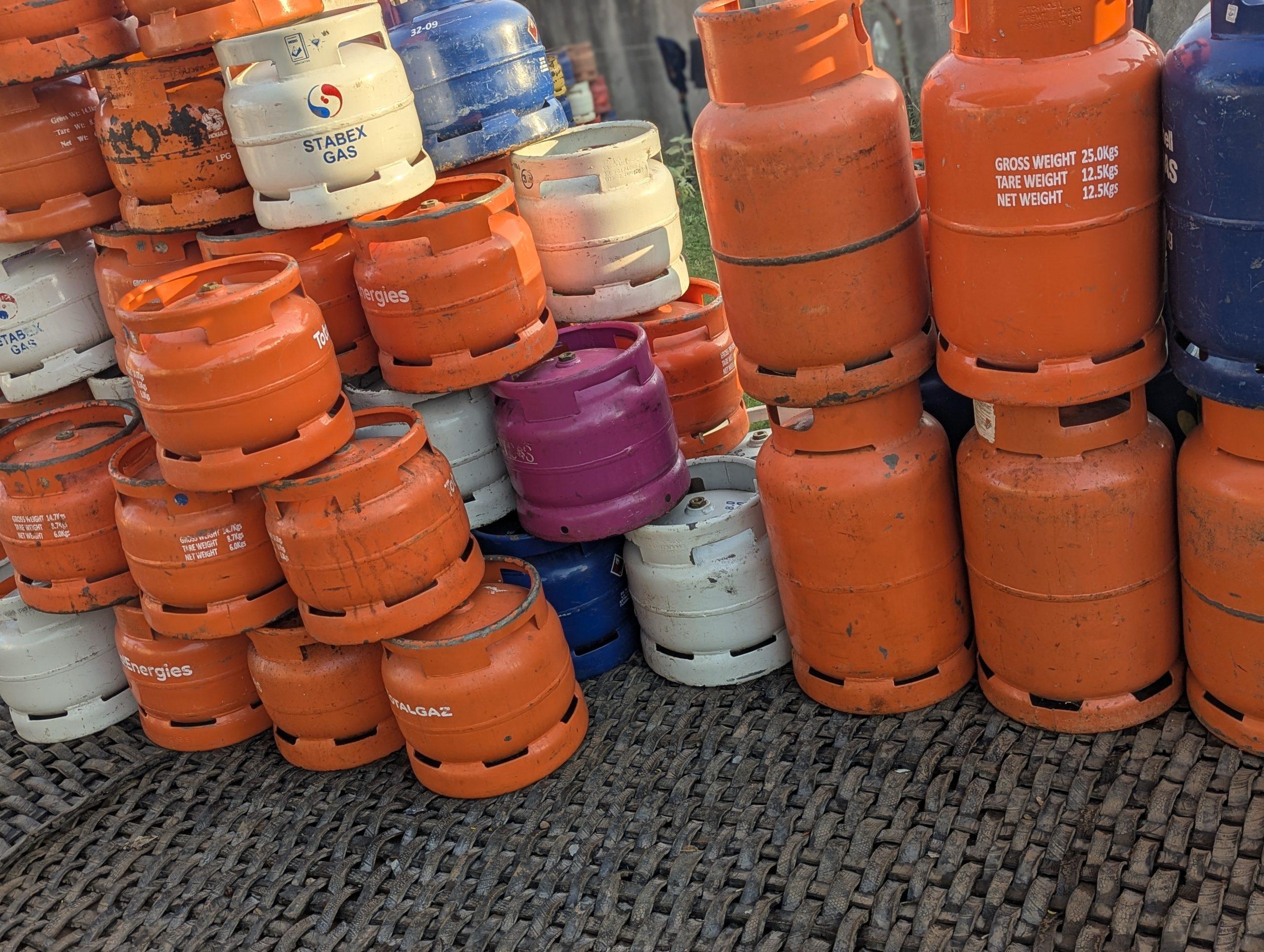 We buy & sell New & used cooking gas cylinders