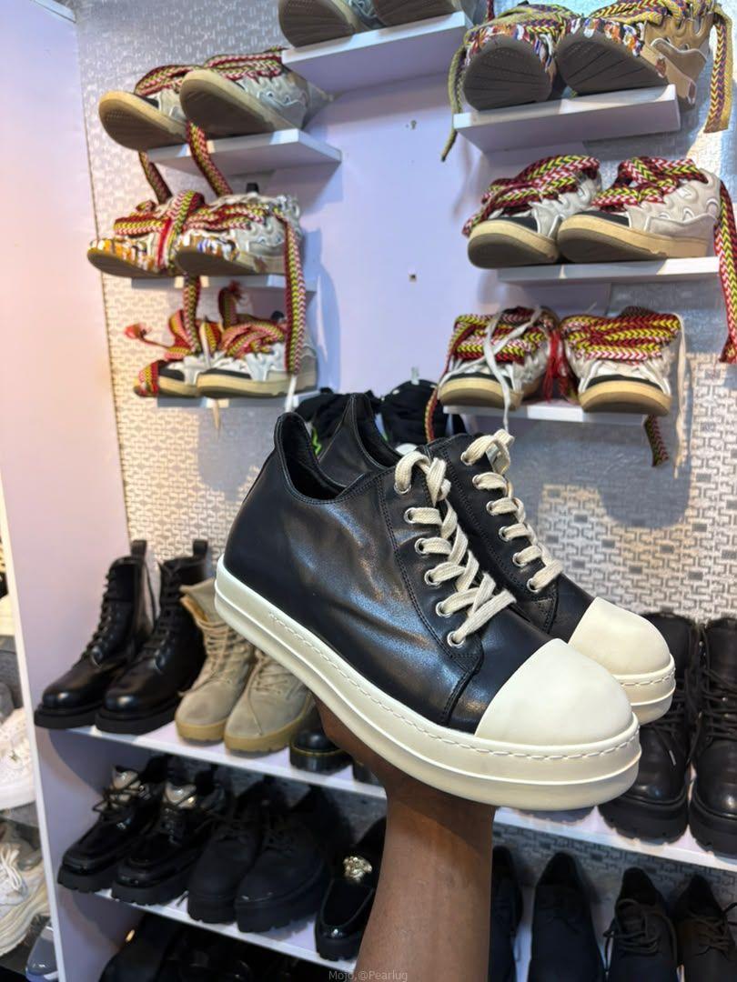 Shoe