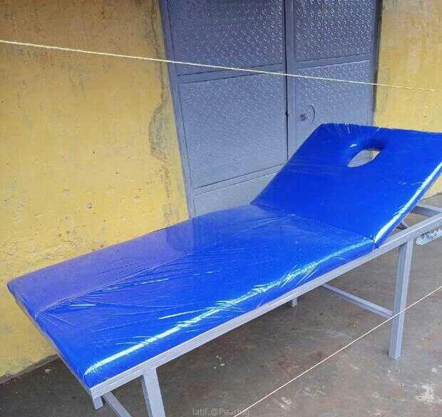 Massage bed