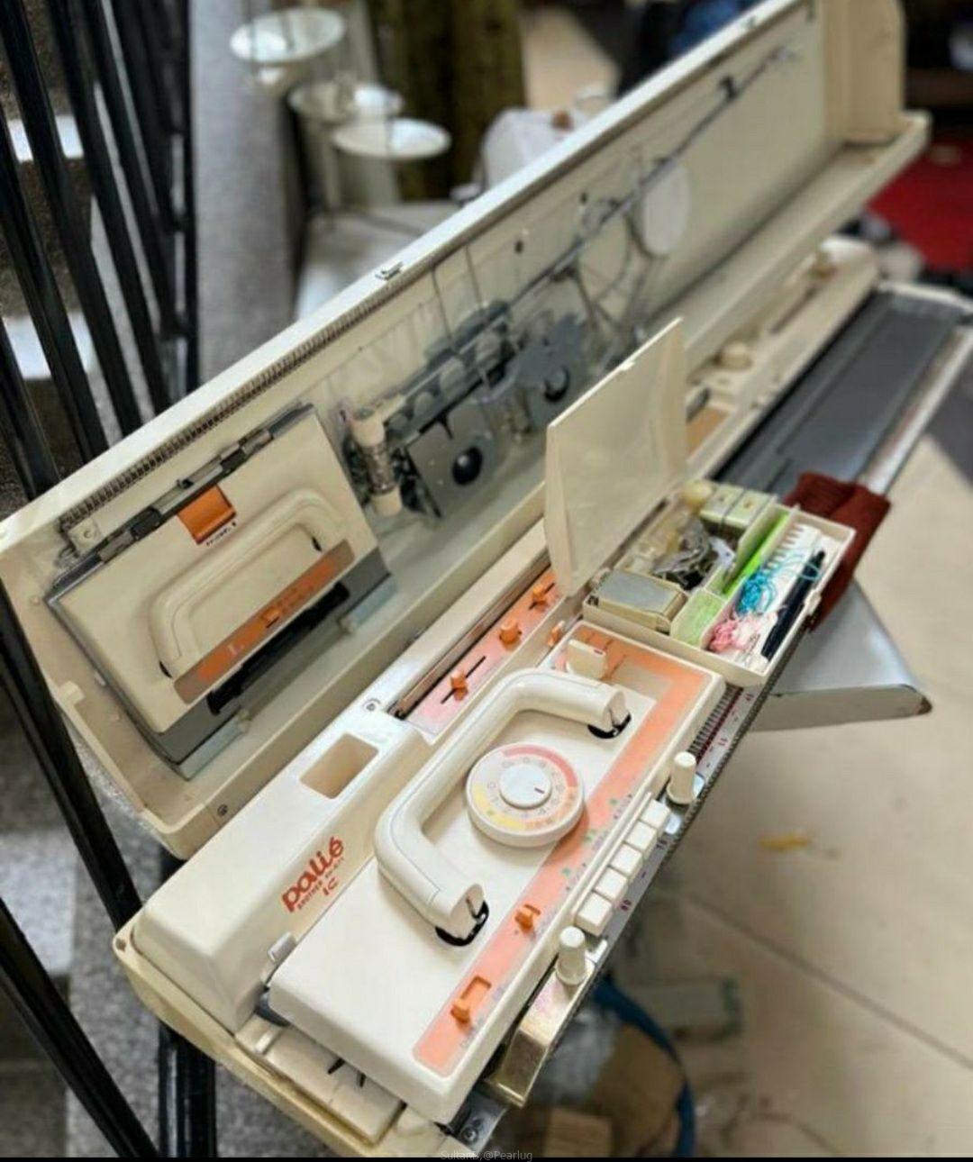 Knitting machine