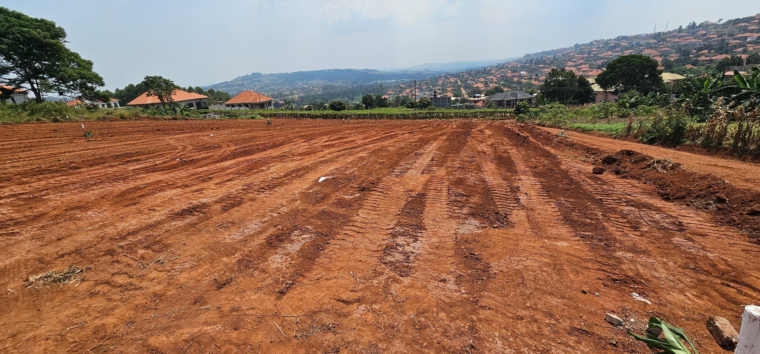 Plots on entebbe road near st Mary’s stadium 50/100 goes fir 100m private mailo