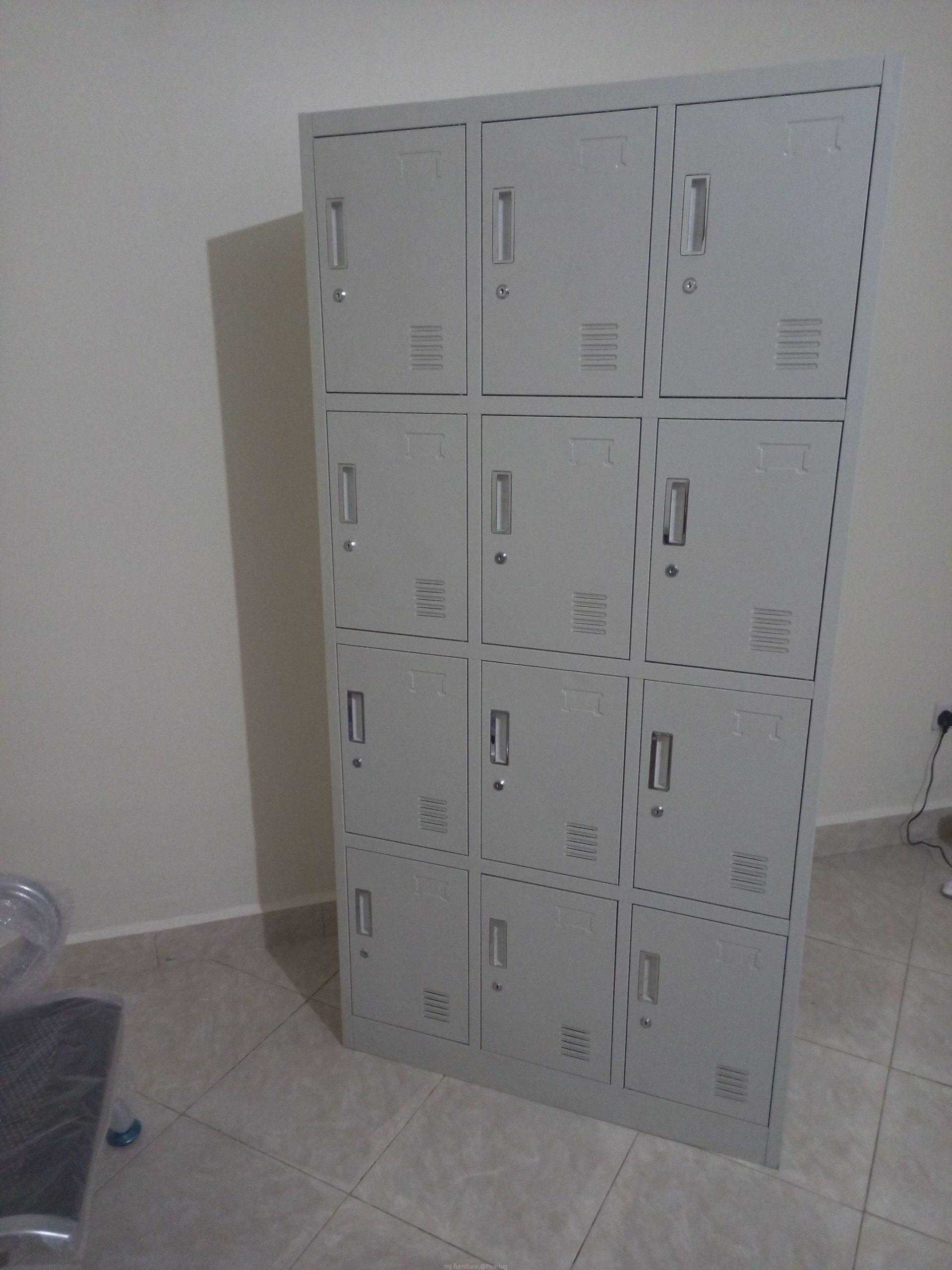Metallic locker cabinet