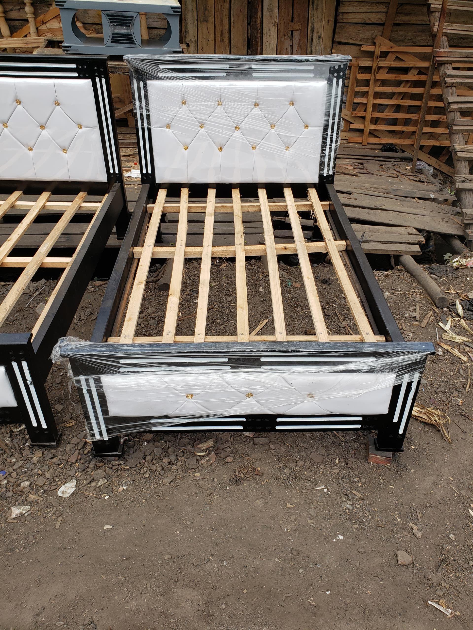 Flat leather beds 4
