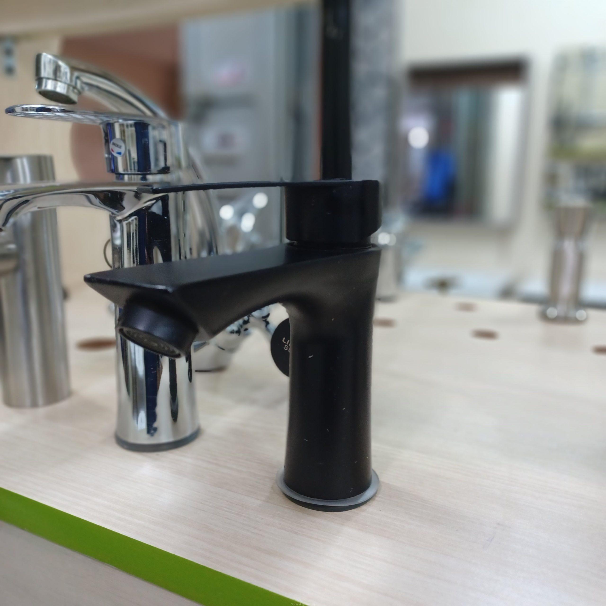 Black single lever basin tap