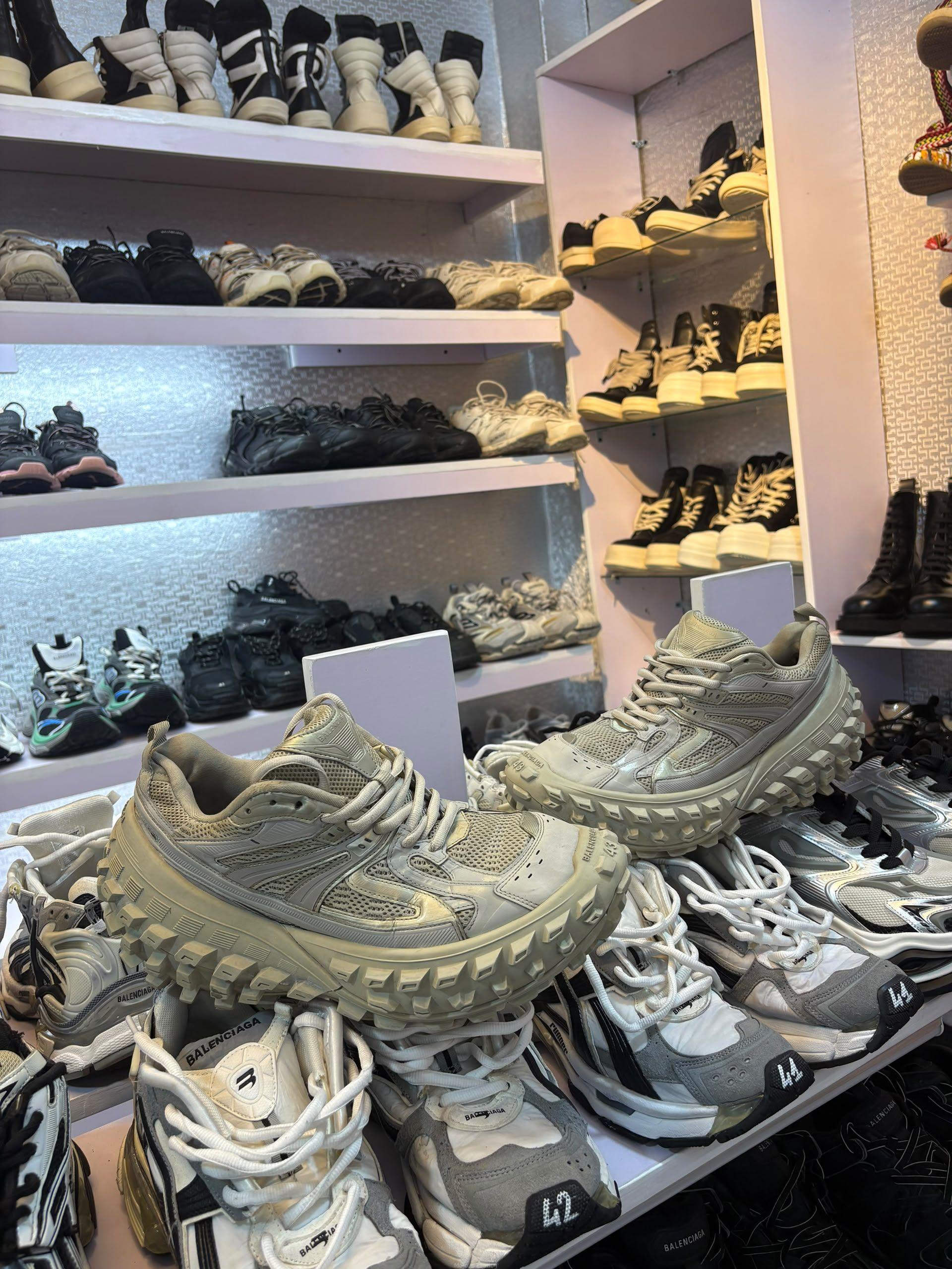 Shoe