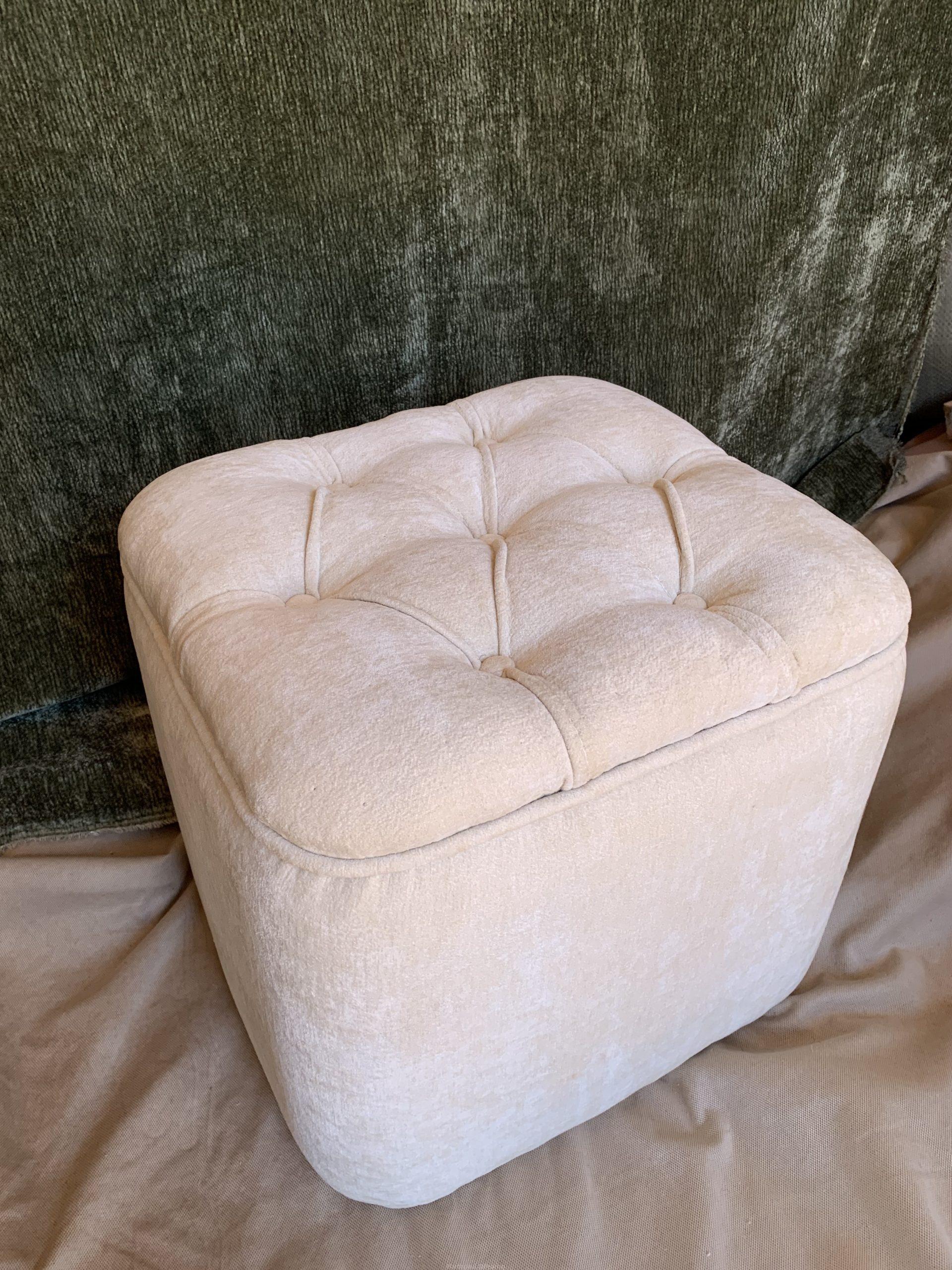 Poof seat
