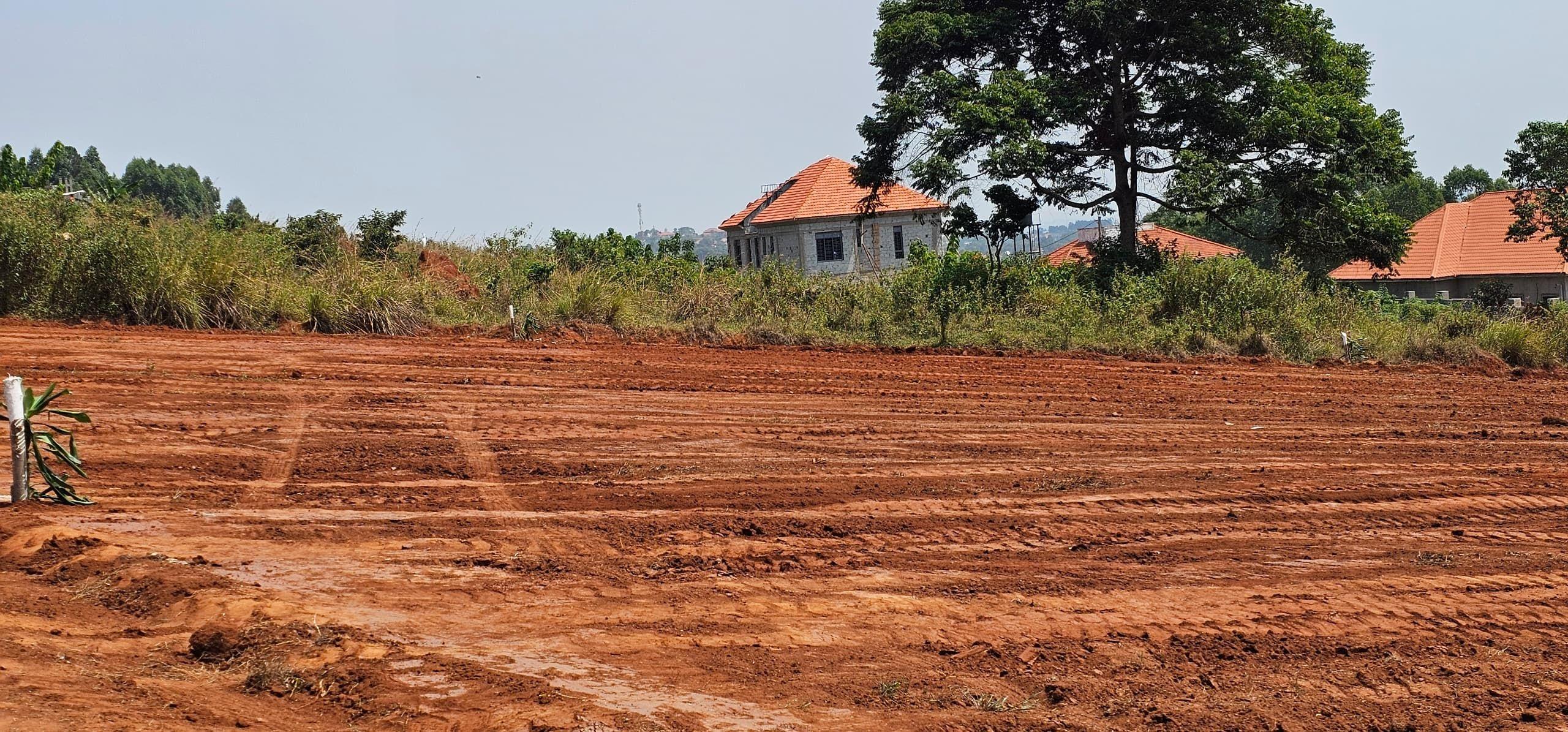 Plots on entebbe road near st Mary’s stadium 50/100 goes fir 100m private mailo