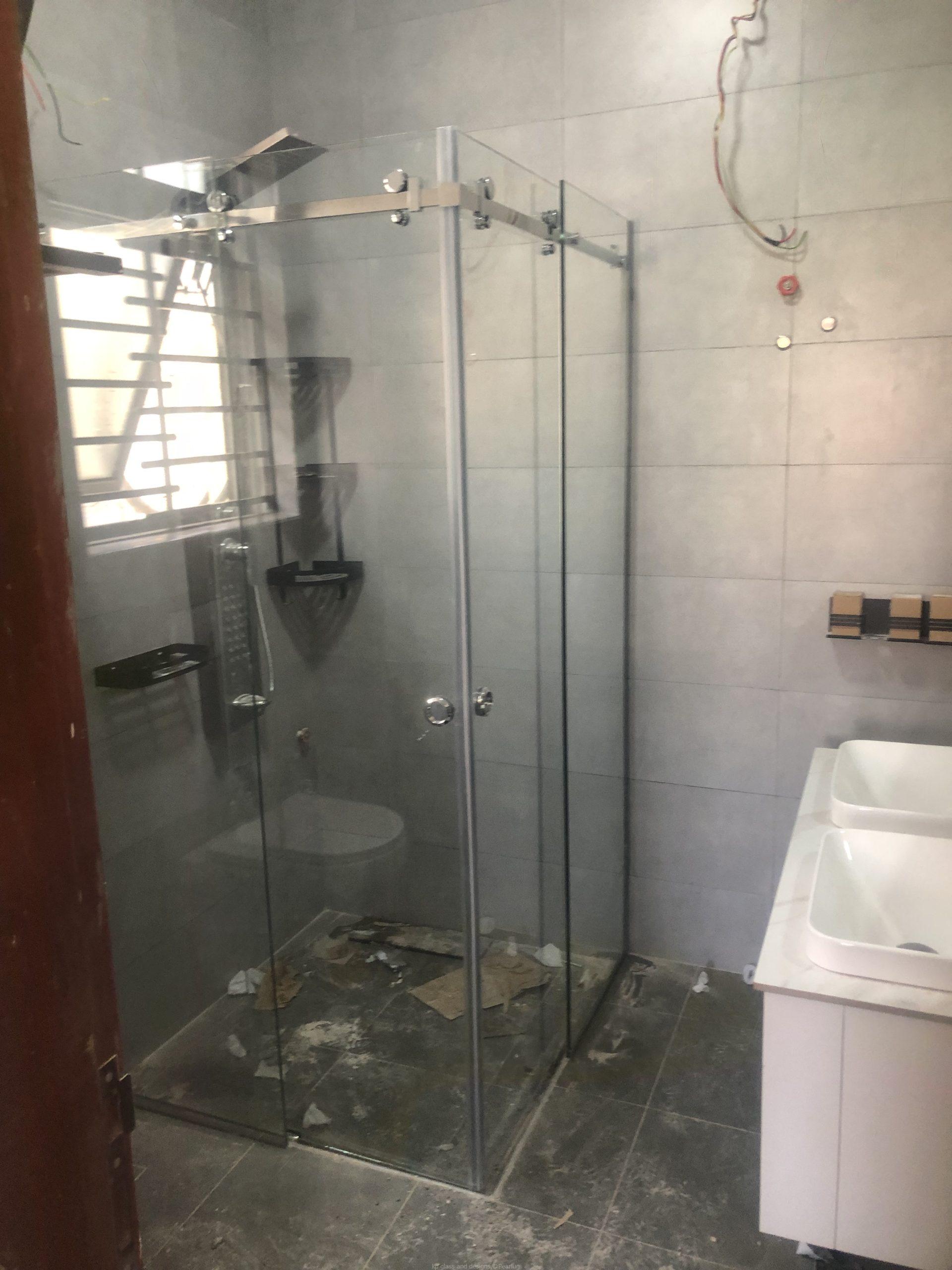 Mirros and shower cabines