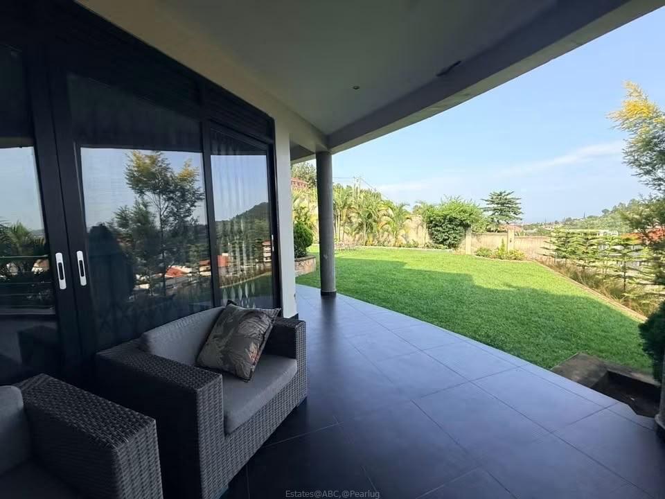 LUXURY HOUSE FOR SALE – LUBOWA