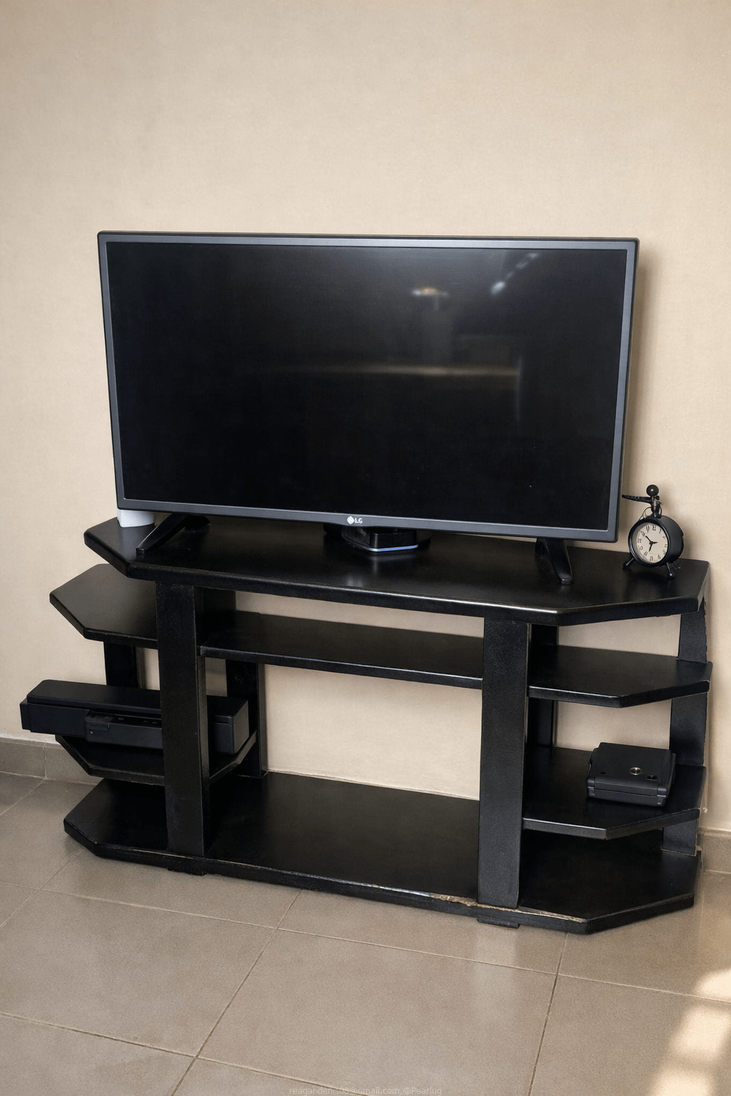 32 Inch LG Flat Screen TV