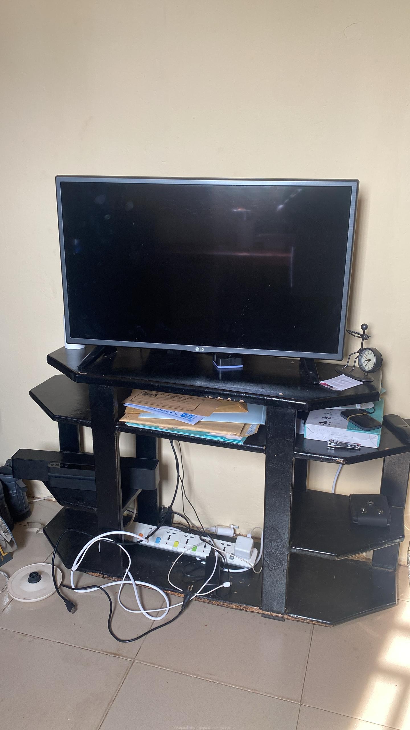 32 Inch LG Flat Screen TV