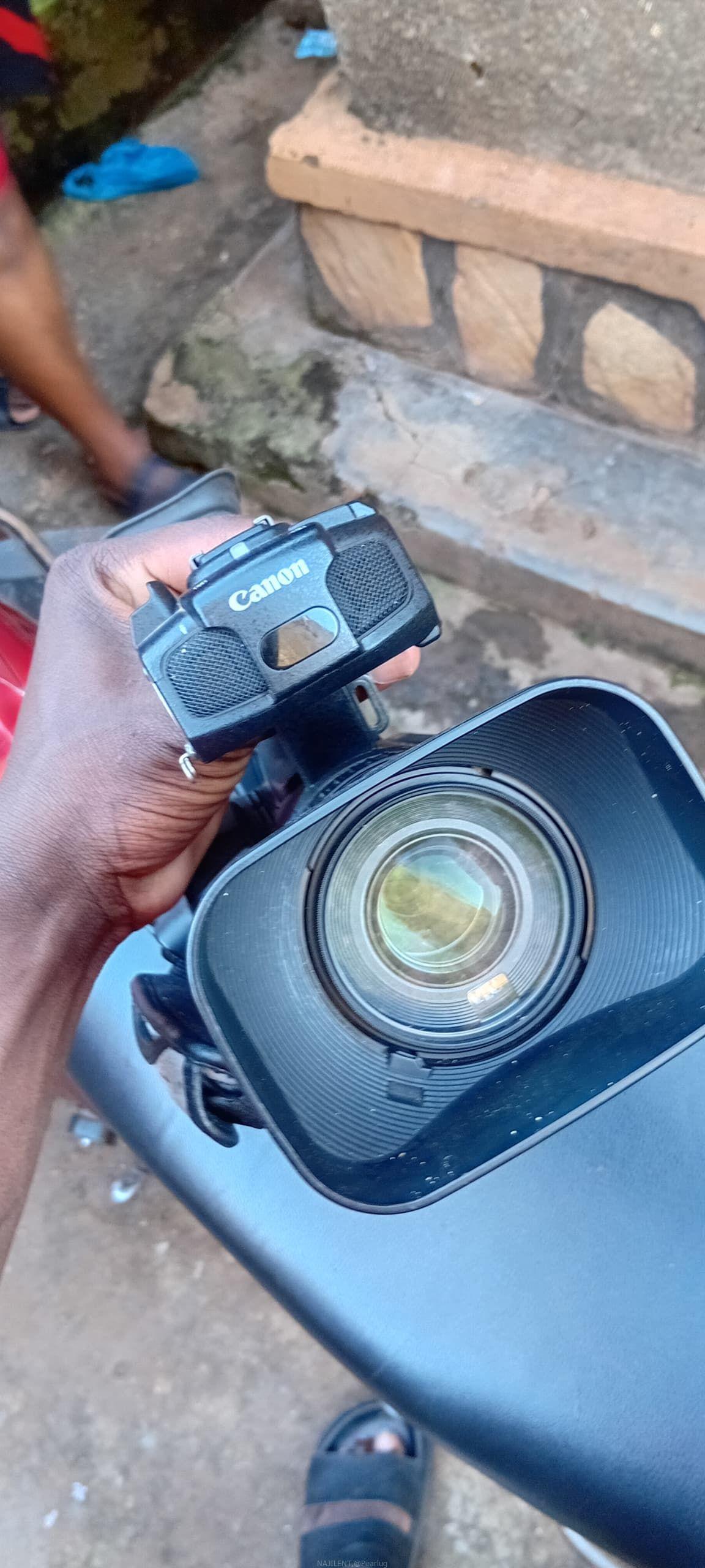 Canon xf100