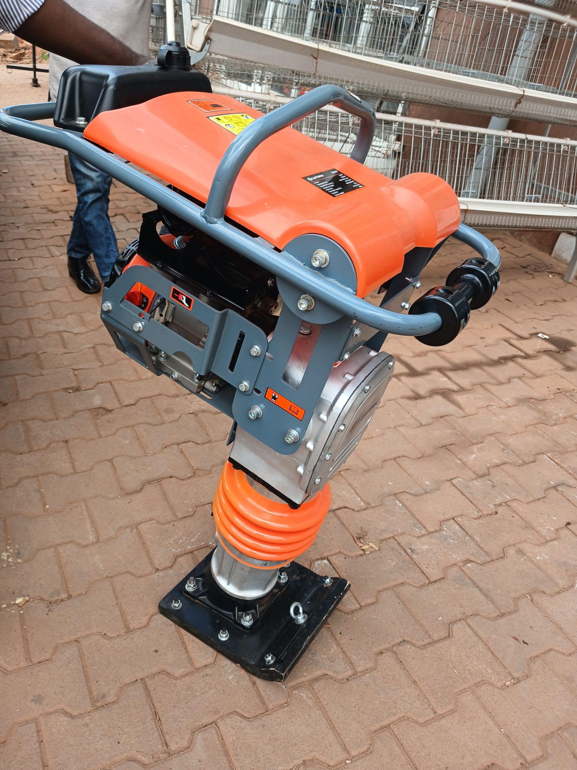 Jumping compactor