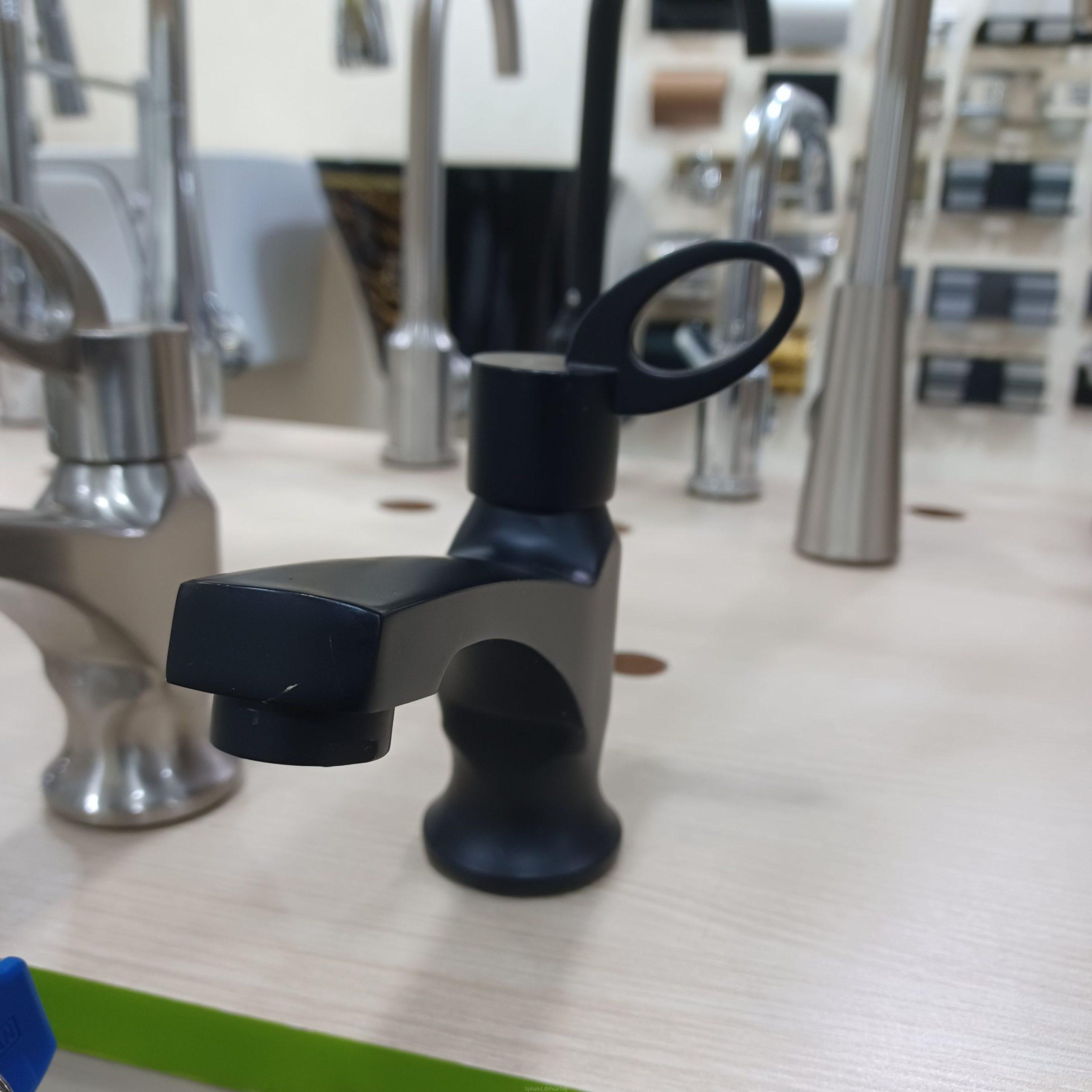 Black single lever basin tap