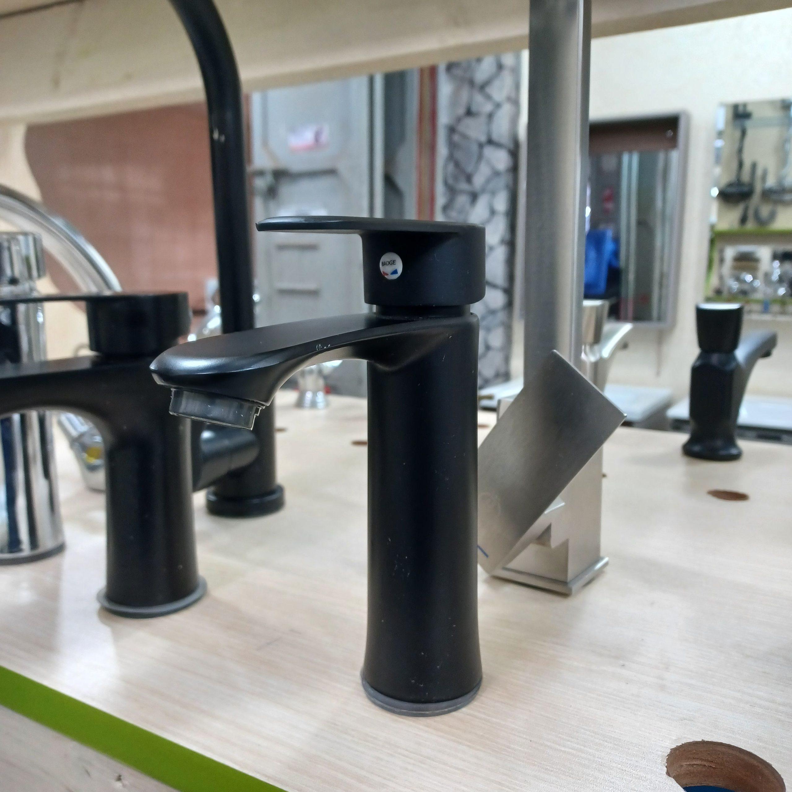 Black single lever basin tap