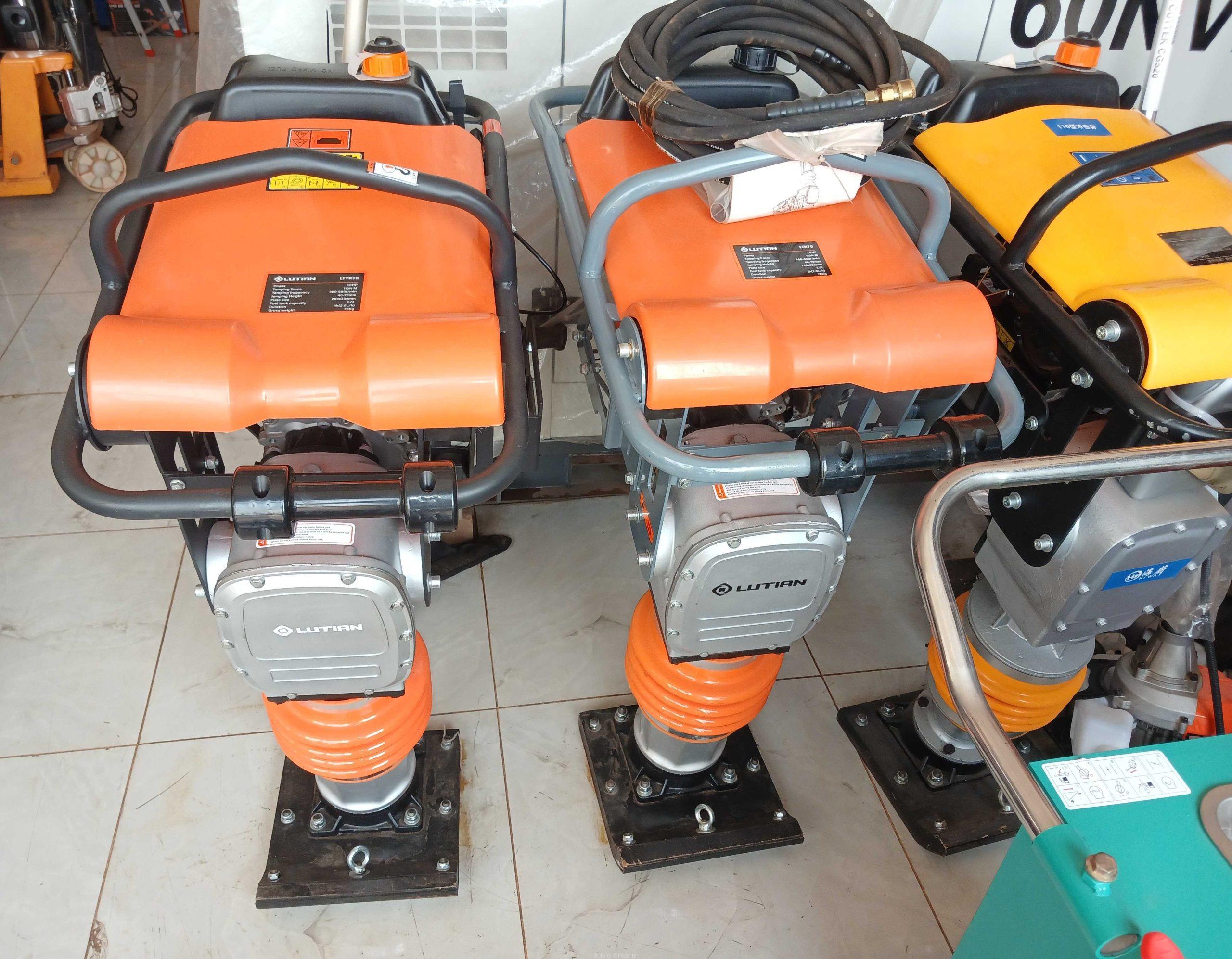 Jumping Soil compactor