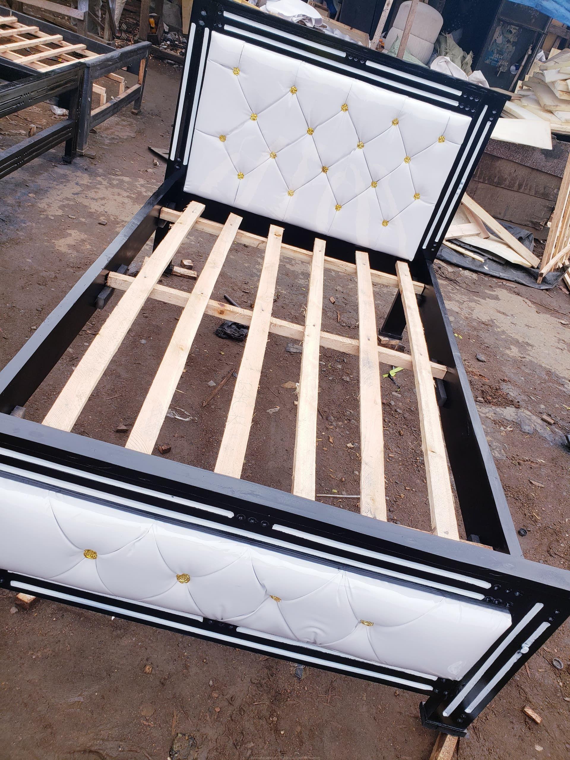 Flat leather beds 4