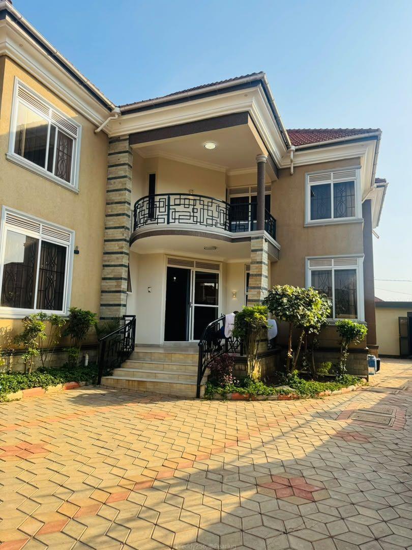 House for sale 6 bedroom 2 boys quarters 14.5 decimals title