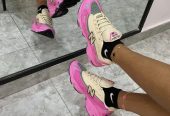 We sell types of shoes and we make deliveries countrywide