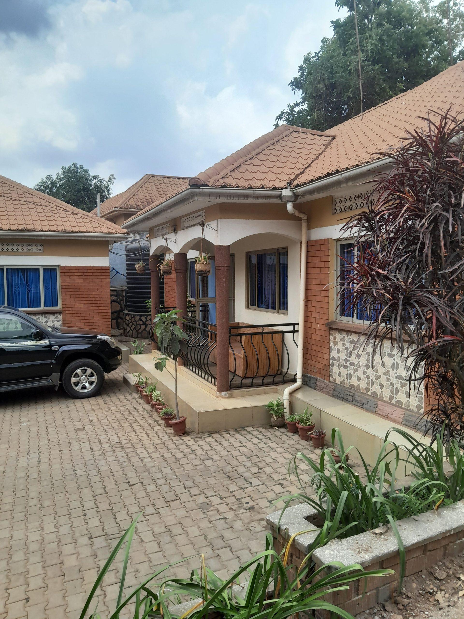 Sandton city guest house in Bunamwaya Central for rent per day