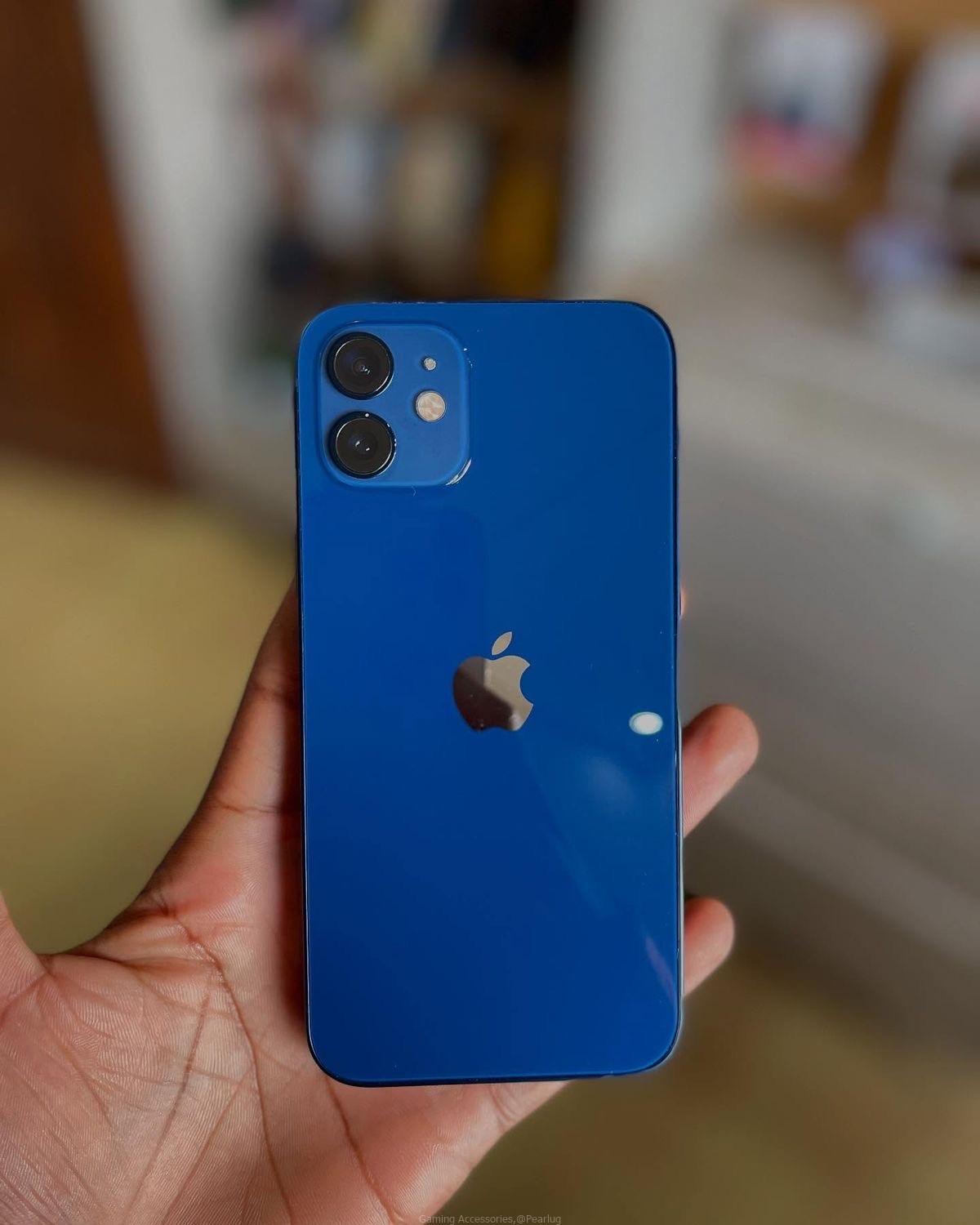 Iphone 12 plain