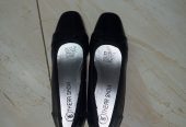 Black Croc-Embossed Loafers – Size 42 | Three Show
