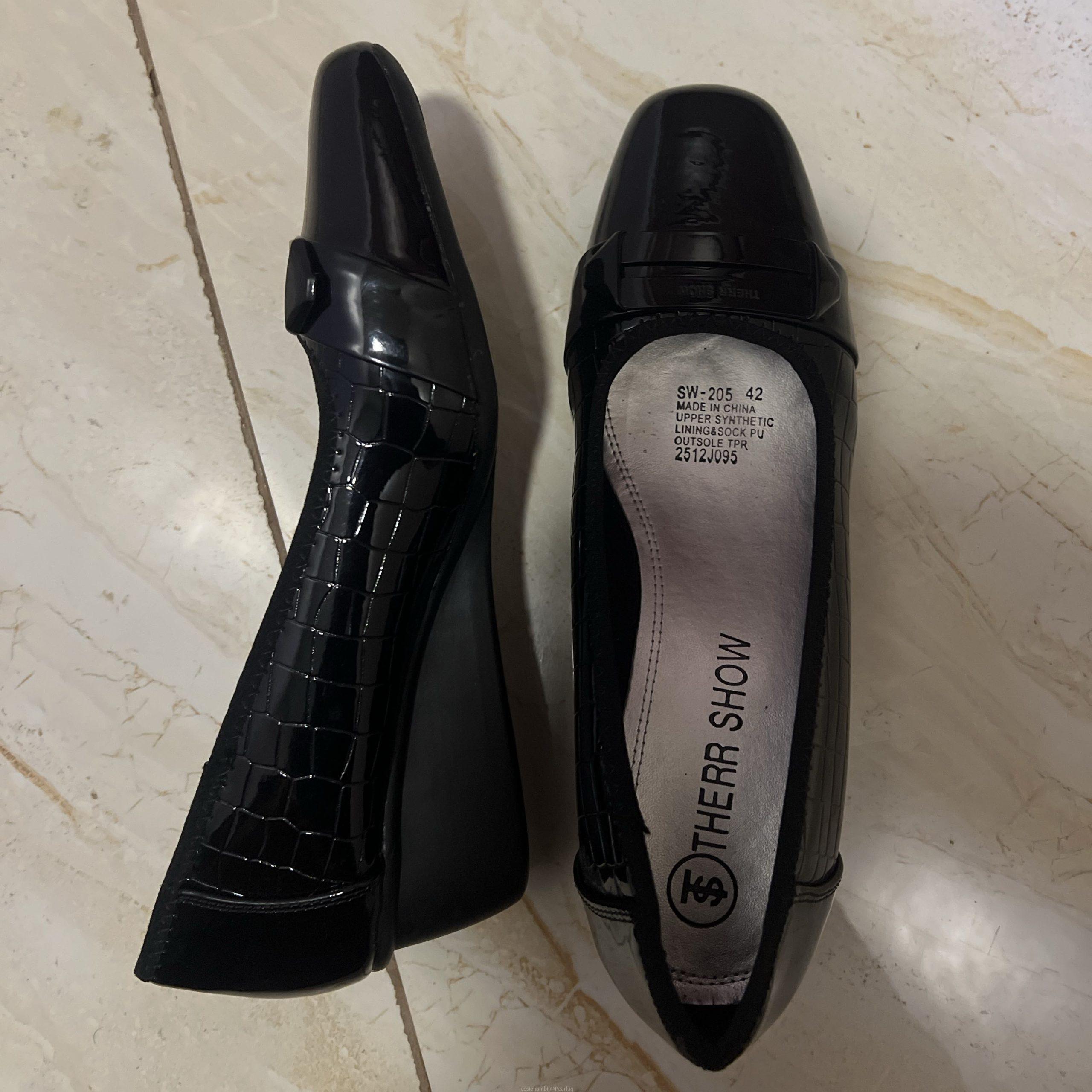 Black Croc-Embossed Loafers – Size 42 | Three Show
