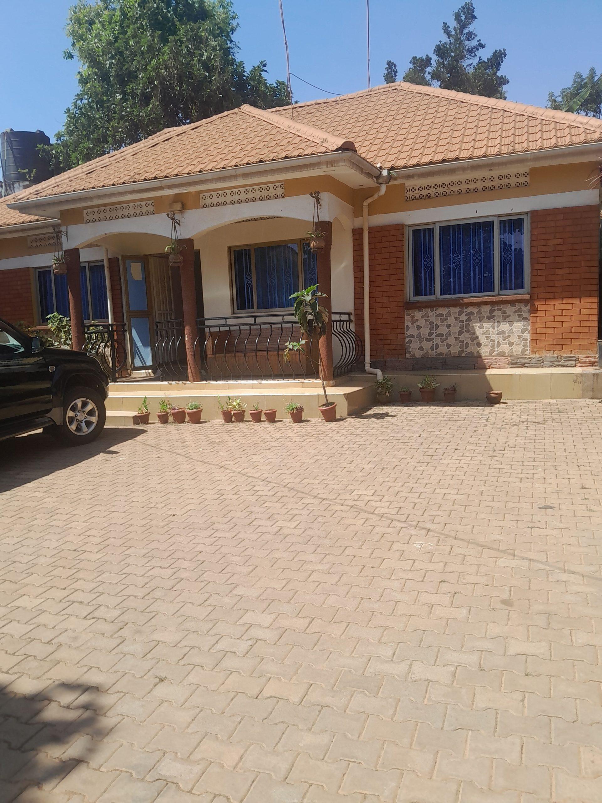 Sandton city guest house 🏠 in Bunamwaya Central