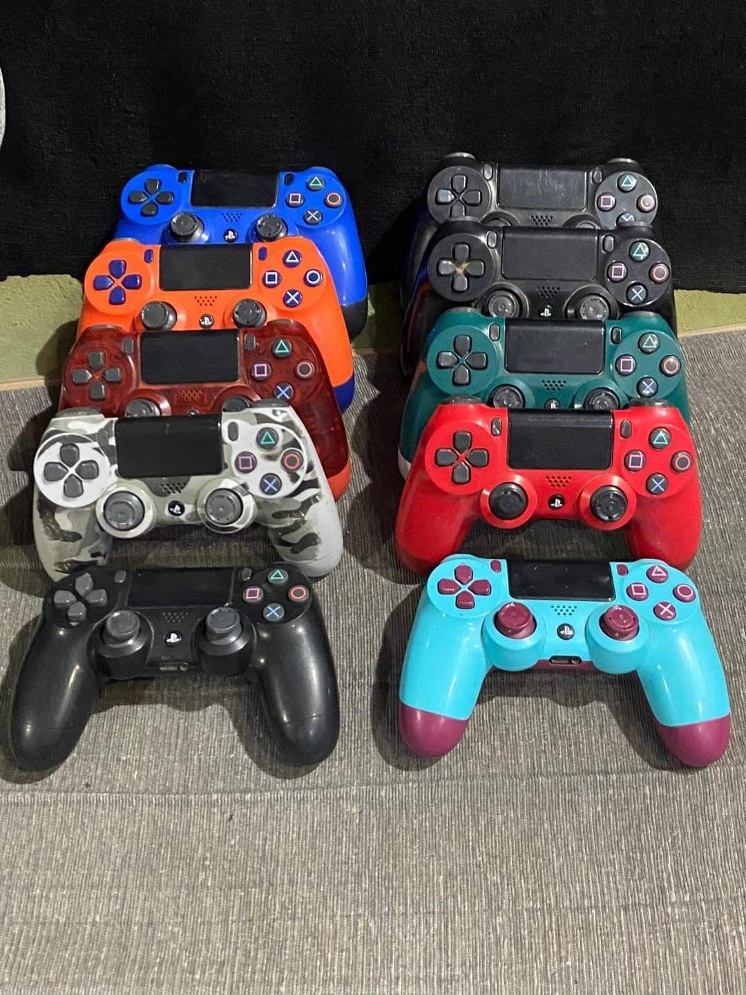 PlayStation 4 gaming controllers