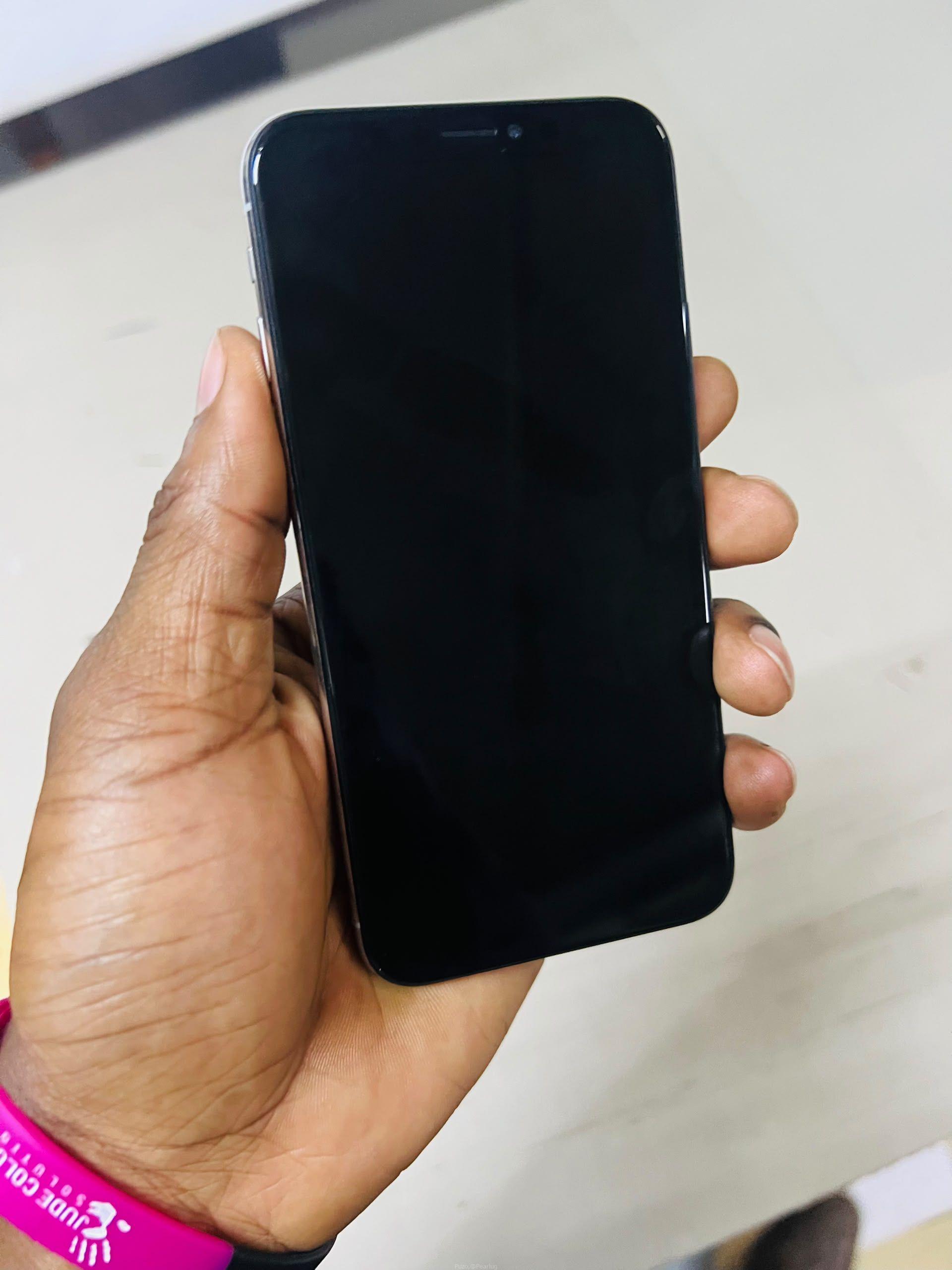 iPhone X | 64GB | 🔋 100%