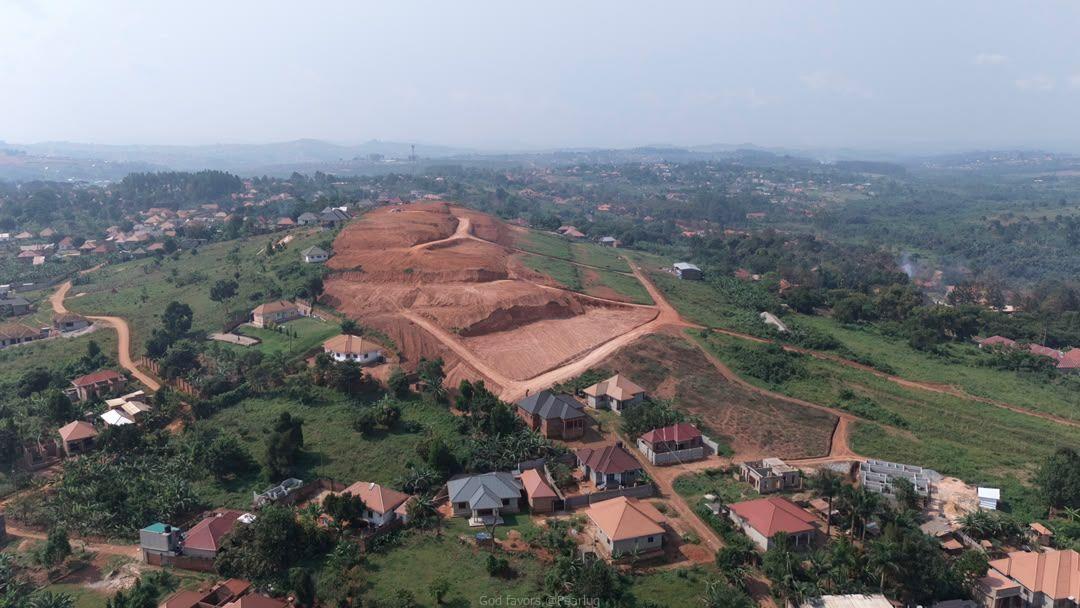 LAND FOR SALE WITH TITLES AT MUYOMBA 1 KM FROM WAKISO HEAD QUARTERS. WE ALSO HAVE PLOTS IN KIBANJA AT KAKIRI RAGING FROM 6M IN BUWANUKA