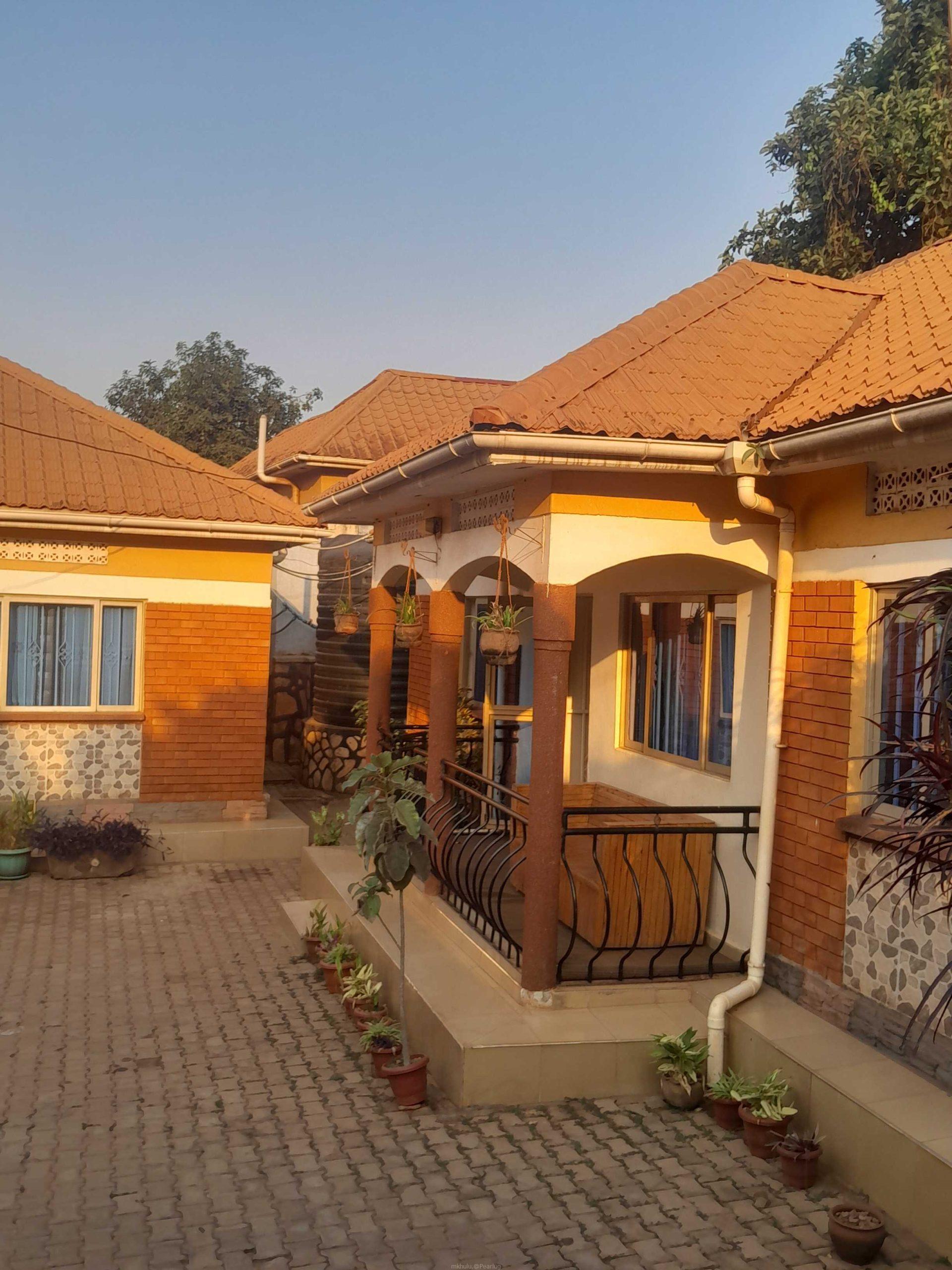 Sandton city guest house in Bunamwaya for rent