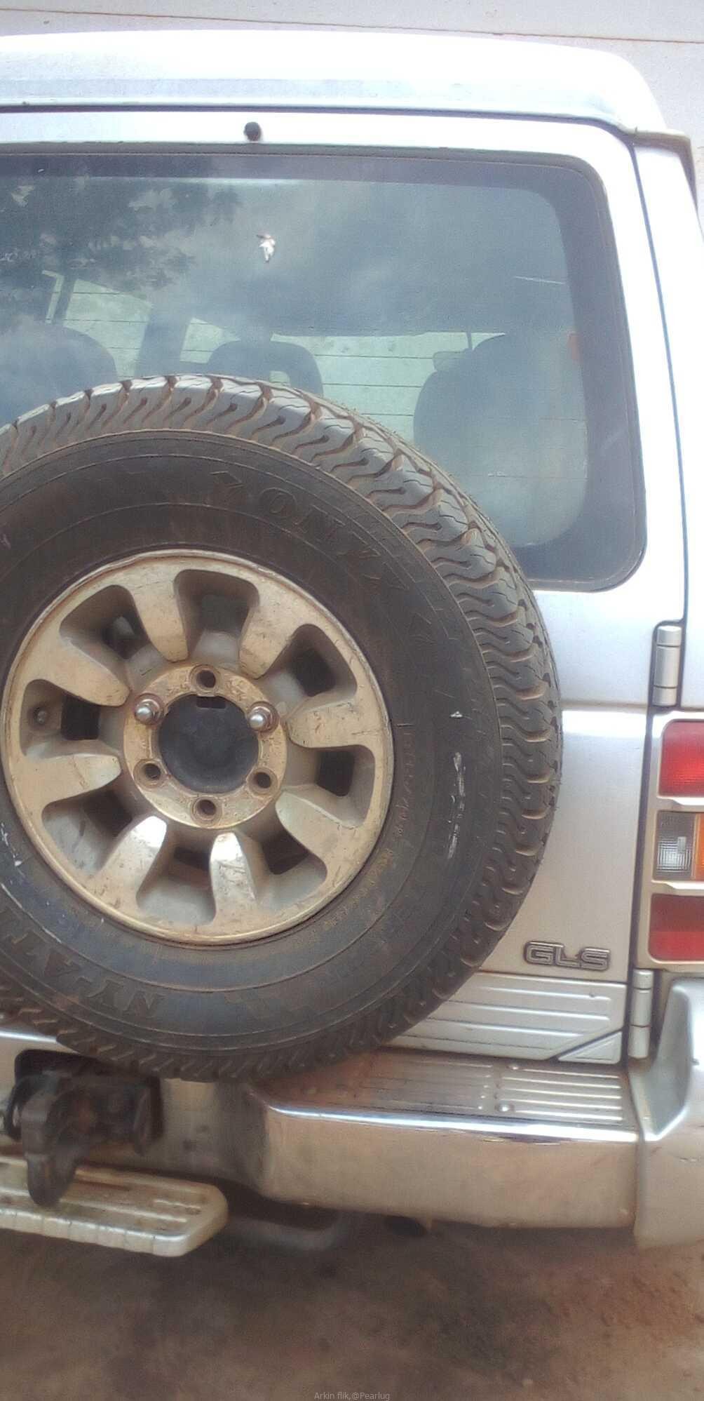 Mitsubishi pajero2001