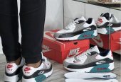 We sell types of shoes and we make deliveries countrywide