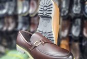 We sell types of shoes and we make deliveries countrywide
